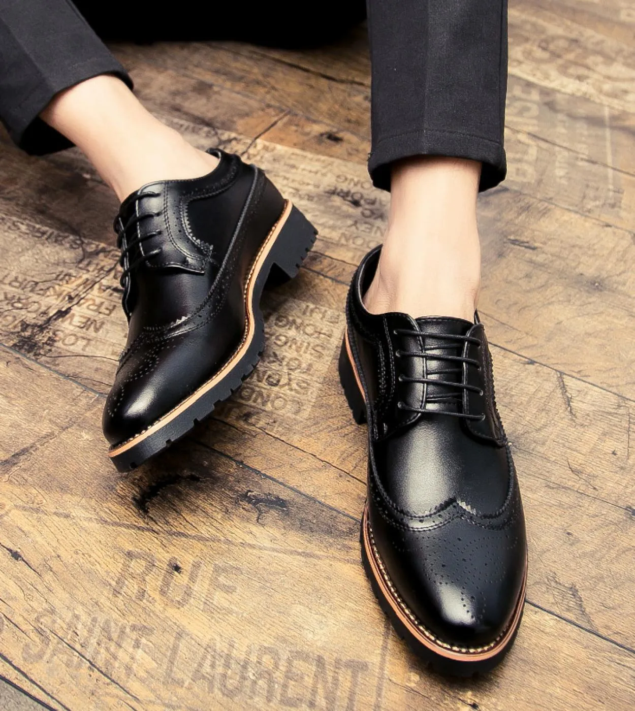 2022 Scarpe eleganti da uomo Scarpe derby alla moda in pelle Scarpe da sposa classiche casual da lavoro Stringate Stile britanni