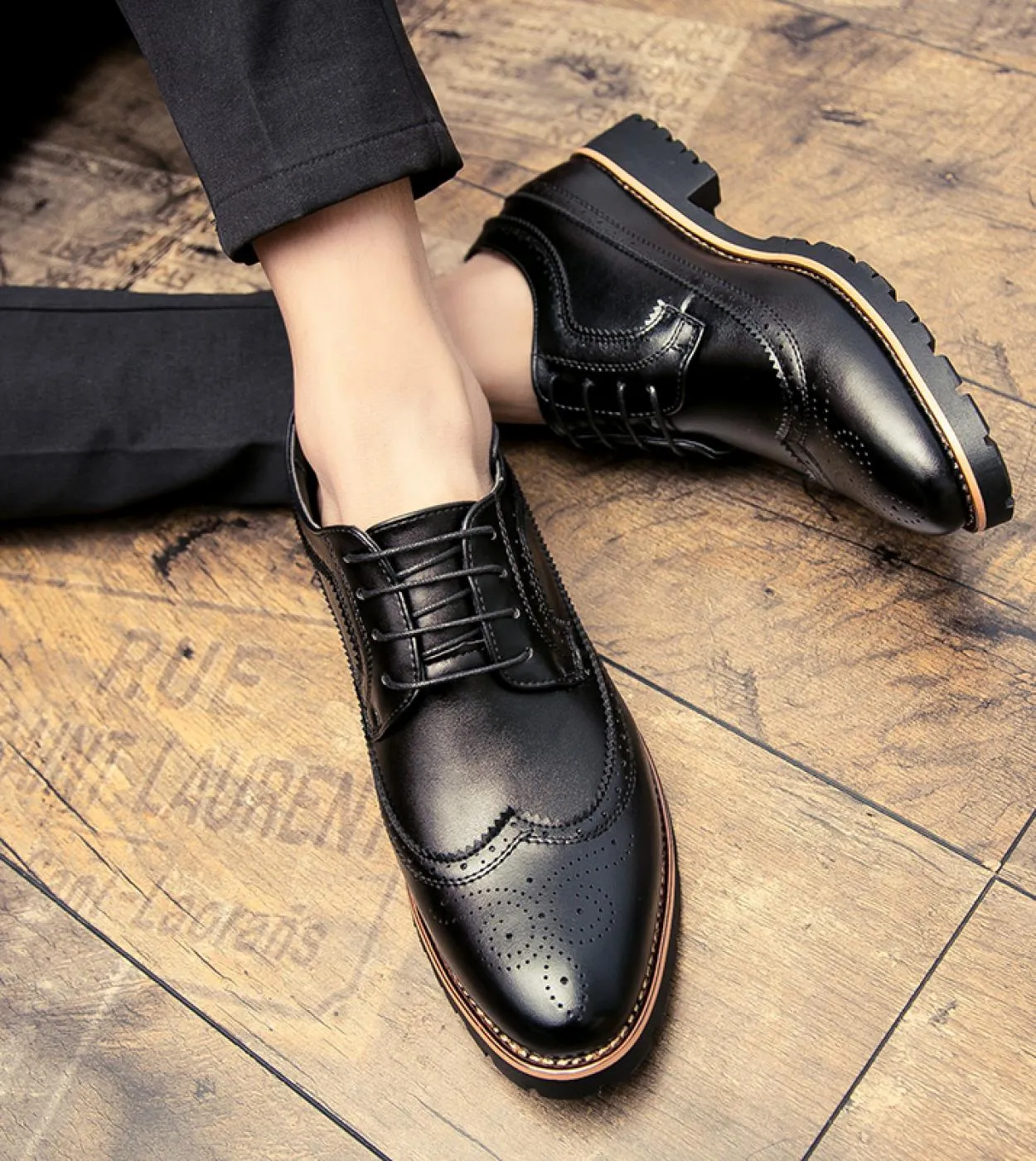 2022 Scarpe eleganti da uomo Scarpe derby alla moda in pelle Scarpe da sposa classiche casual da lavoro Stringate Stile britanni