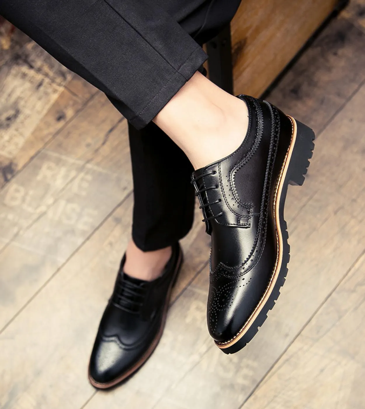 2022 Scarpe eleganti da uomo Scarpe derby alla moda in pelle Scarpe da sposa classiche casual da lavoro Stringate Stile britanni