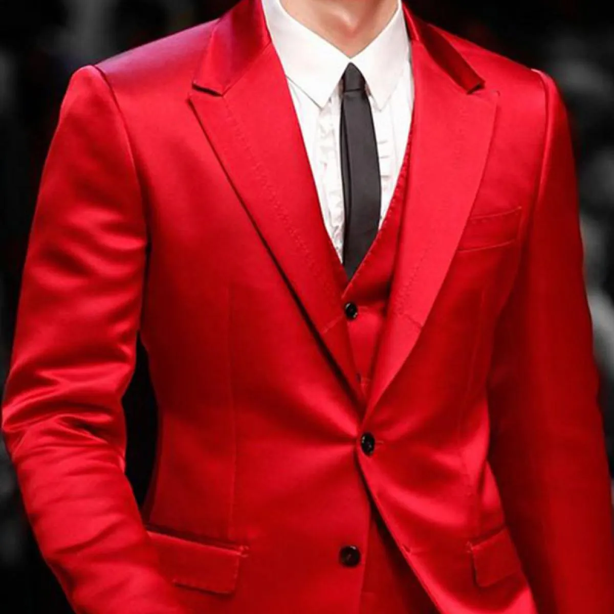 2023 Slim Fit Abiti da uomo rossi per il cantante di ballo Stage 3 pezzi Abito da sposo in raso da sposa smoking moda maschile g