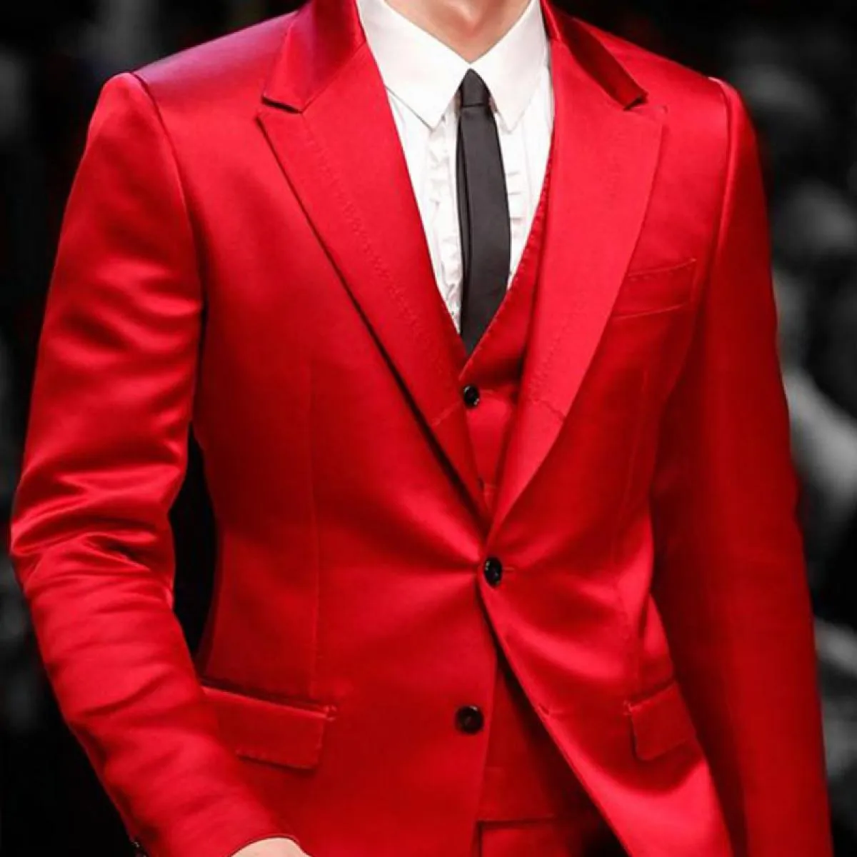 2023 Slim Fit Abiti da uomo rossi per il cantante di ballo Stage 3 pezzi Abito da sposo in raso da sposa smoking moda maschile g