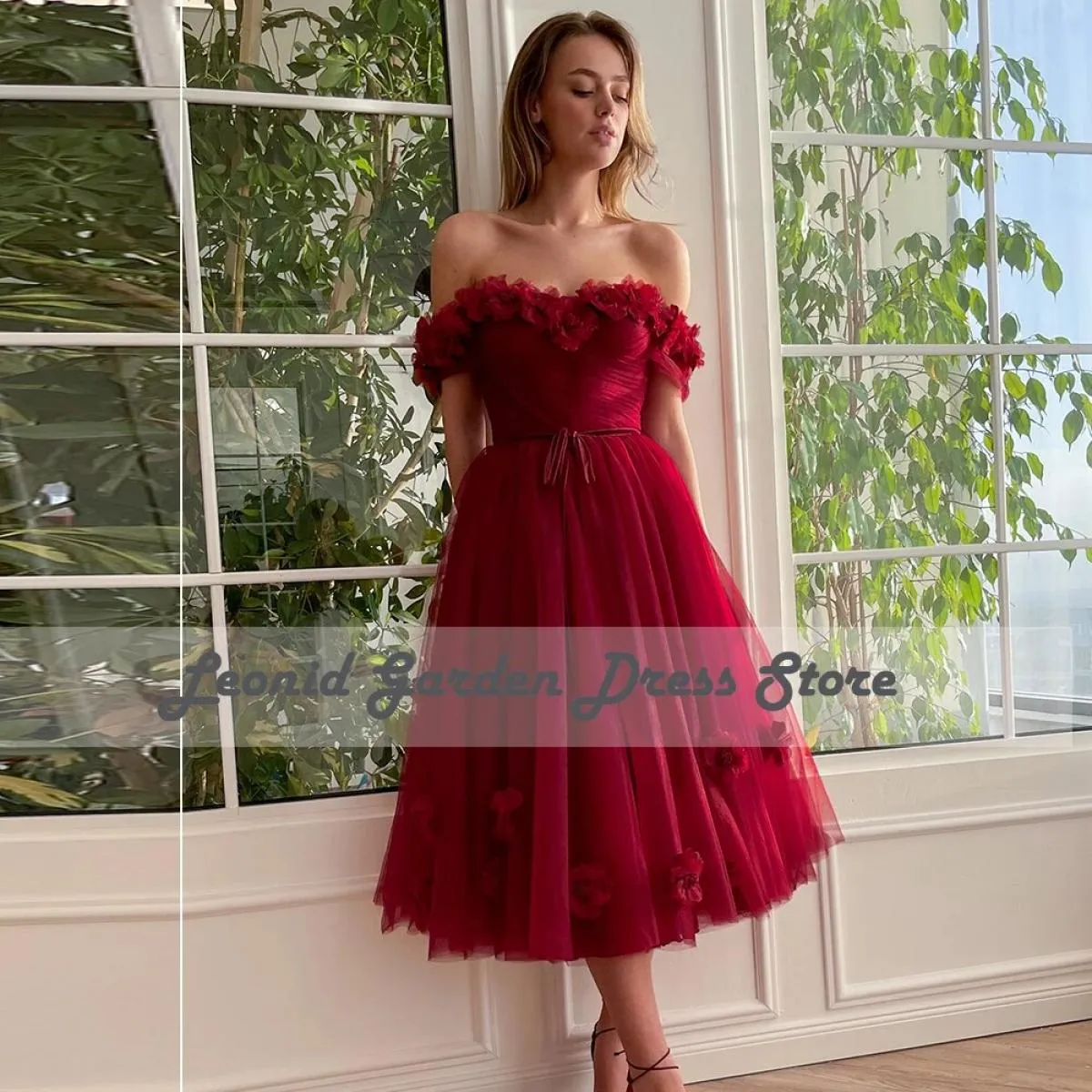 Abiti da sera rossi 2023 Abito da festa in tulle con spalle scoperte Lunghezza tè Elegante cintura a cuore Fiore linea A Invitat