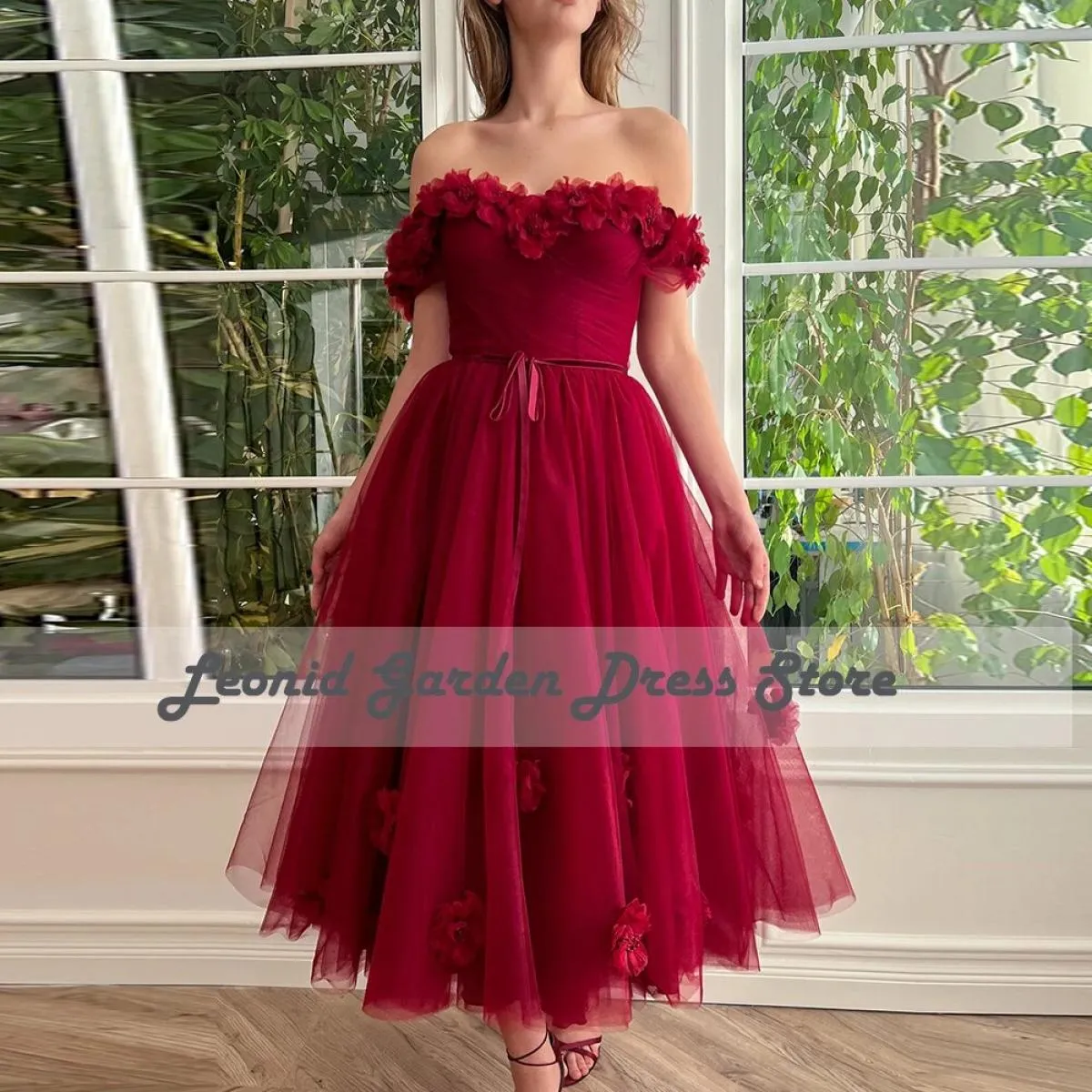 Abiti da sera rossi 2023 Abito da festa in tulle con spalle scoperte Lunghezza tè Elegante cintura a cuore Fiore linea A Invitat