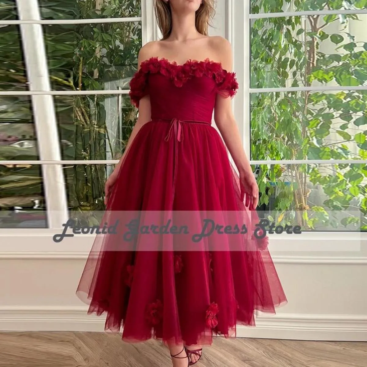 Abiti da sera rossi 2023 Abito da festa in tulle con spalle scoperte Lunghezza tè Elegante cintura a cuore Fiore linea A Invitat