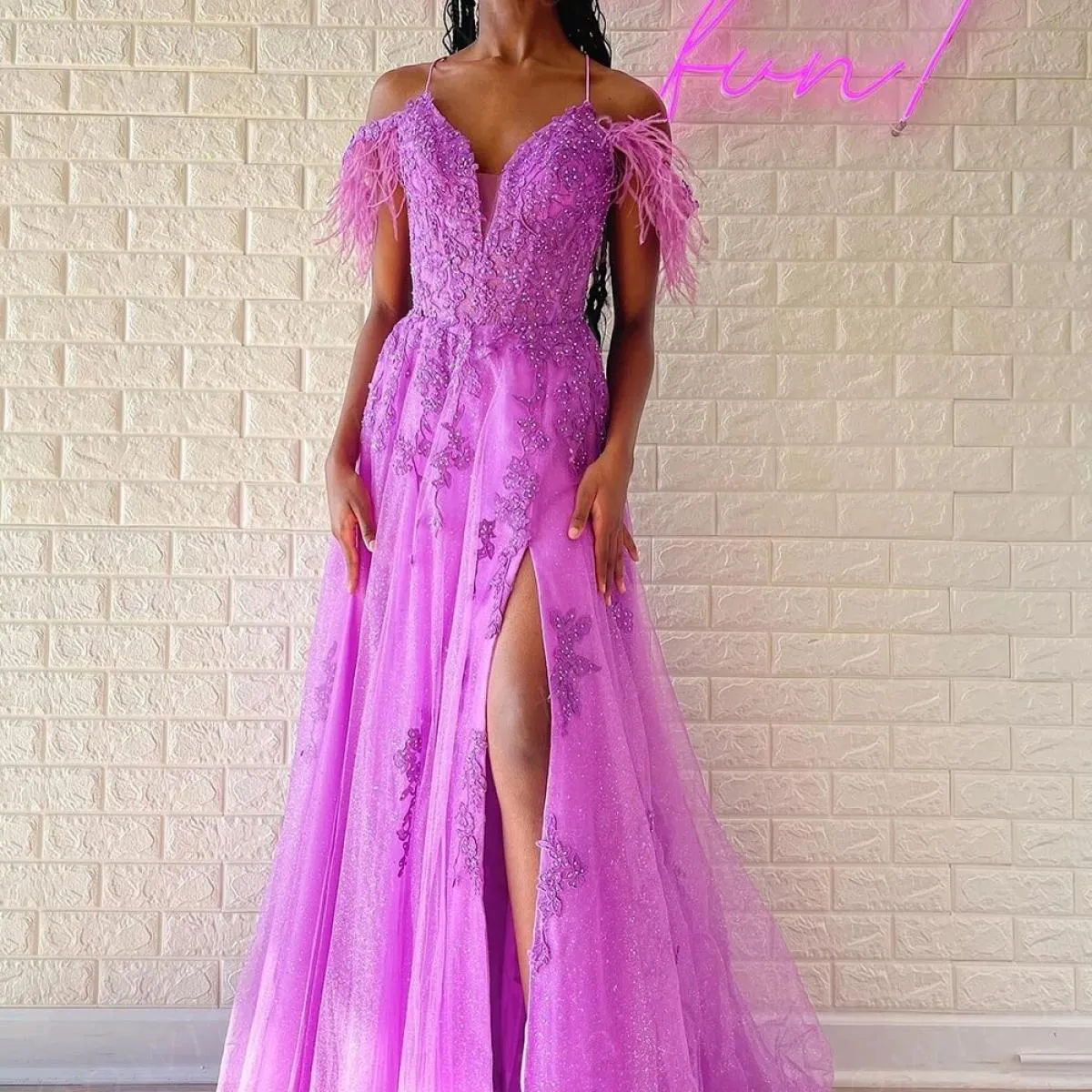 Bowith Abiti da sera con piume Abiti da ballo rossi con applicazioni Lussuosi abiti da sera lunghi per le donne Occasioni formal