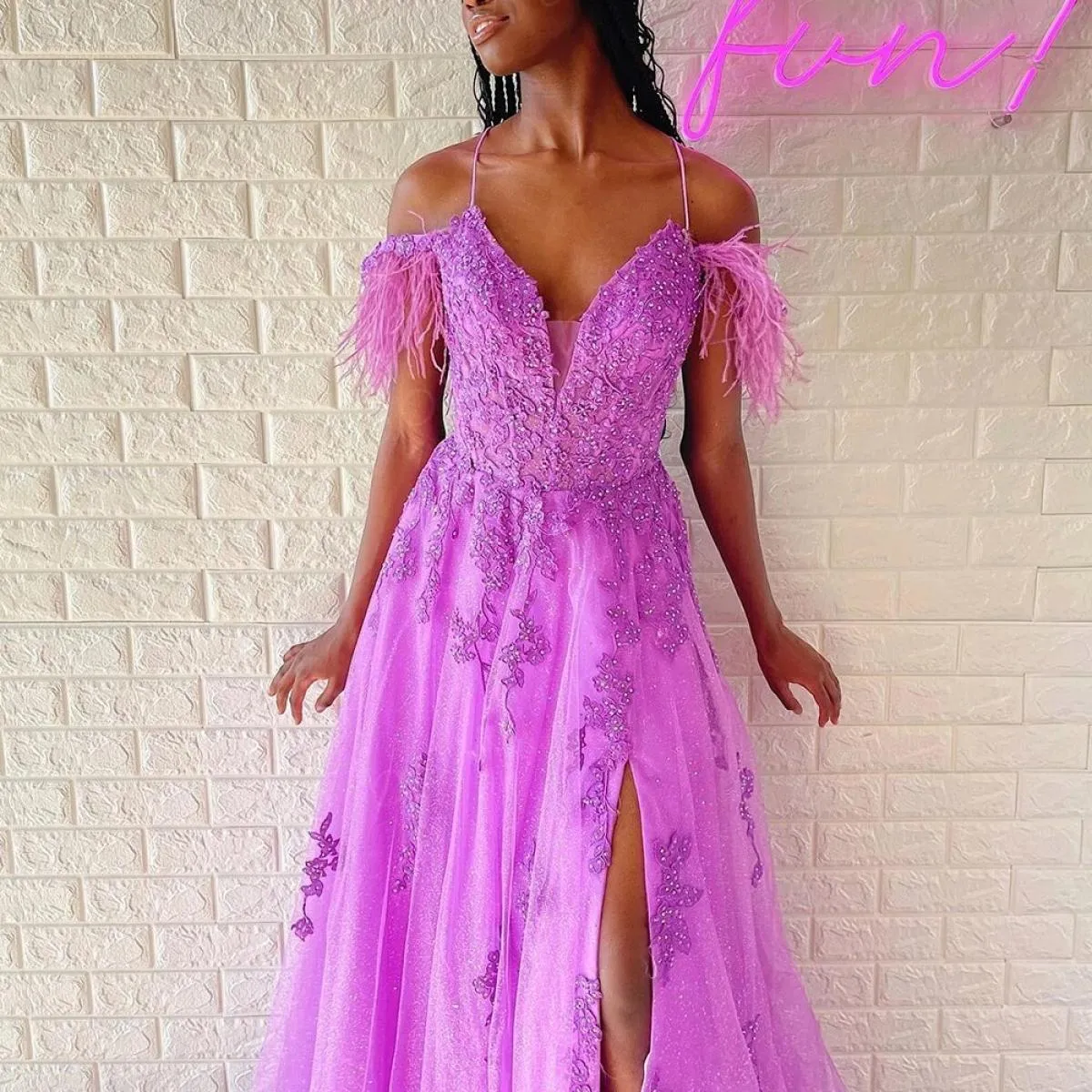 Bowith Abiti da sera con piume Abiti da ballo rossi con applicazioni Lussuosi abiti da sera lunghi per le donne Occasioni formal