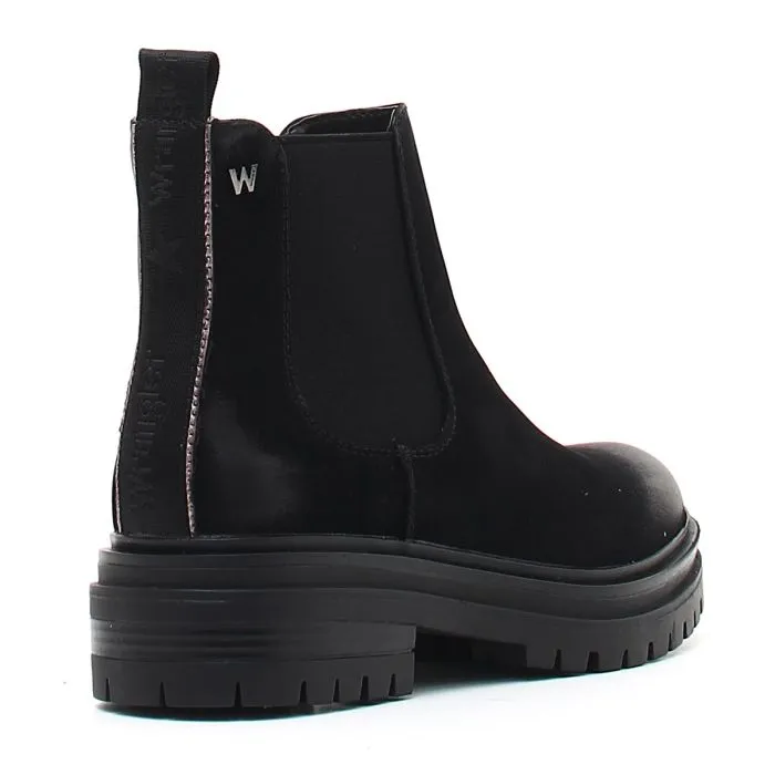 COURTNEY CHELSEA BLACK BLACK