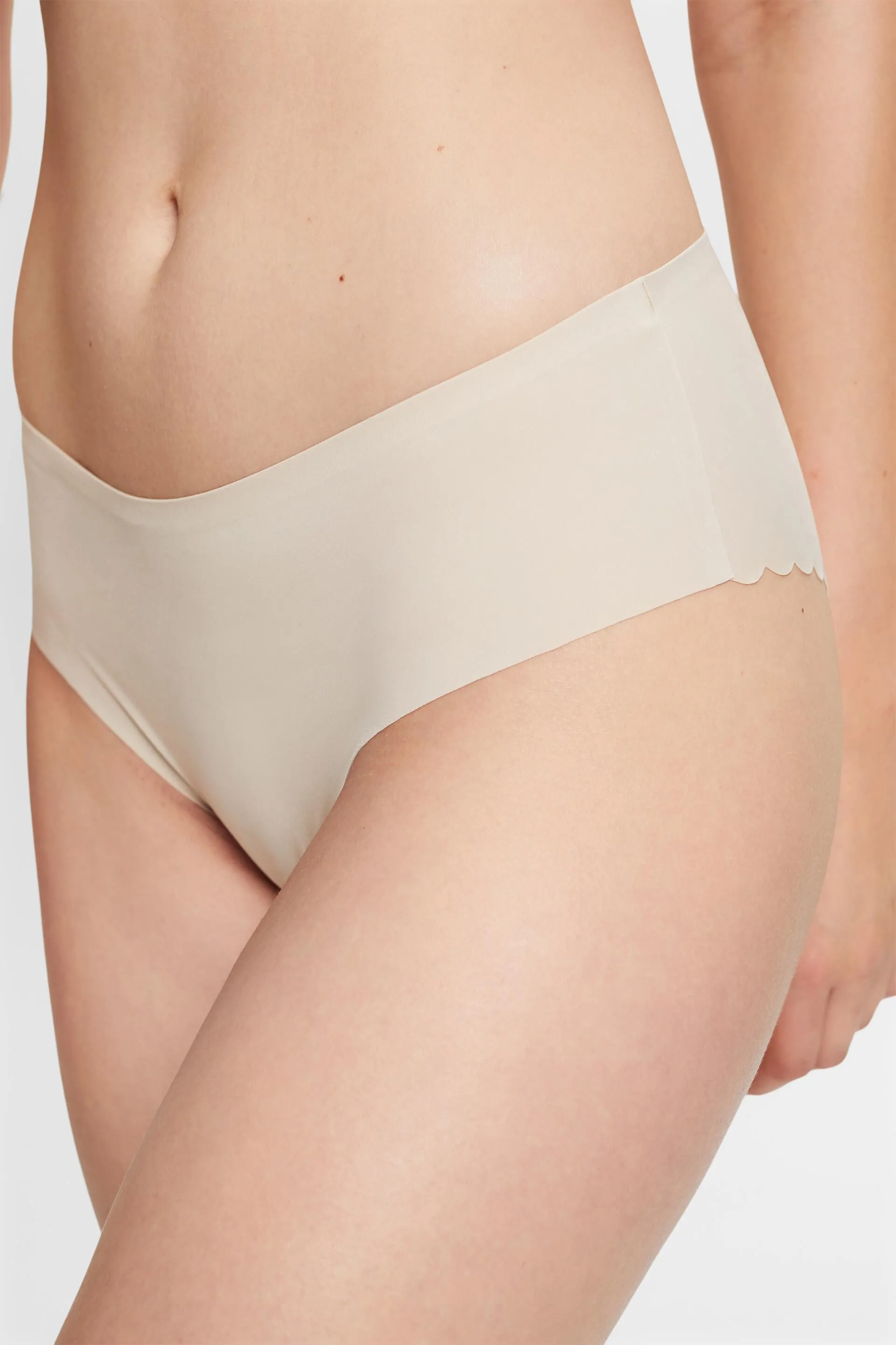 Culotte corte a vita bassa in microfibra con bordini smerlati