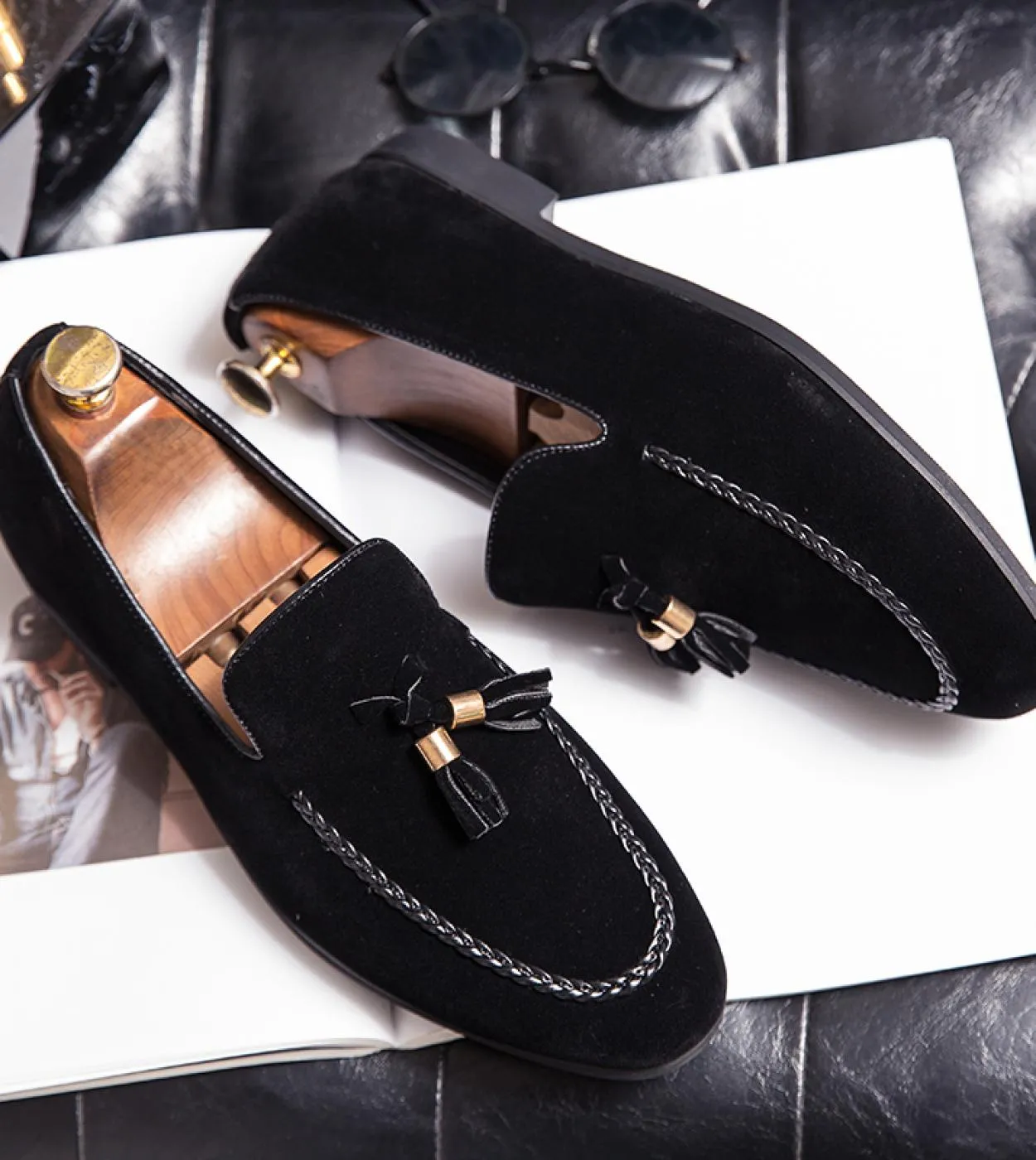Designer 2022new Scarpe casual in pelle da uomo per uomo Mocassini con nappe Comodi mocassini marroni neri Scarpe da uomo in pel