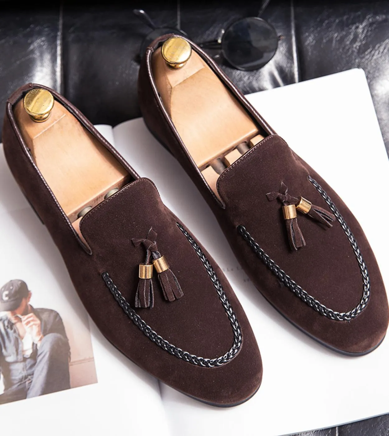 Designer 2022new Scarpe casual in pelle da uomo per uomo Mocassini con nappe Comodi mocassini marroni neri Scarpe da uomo in pel