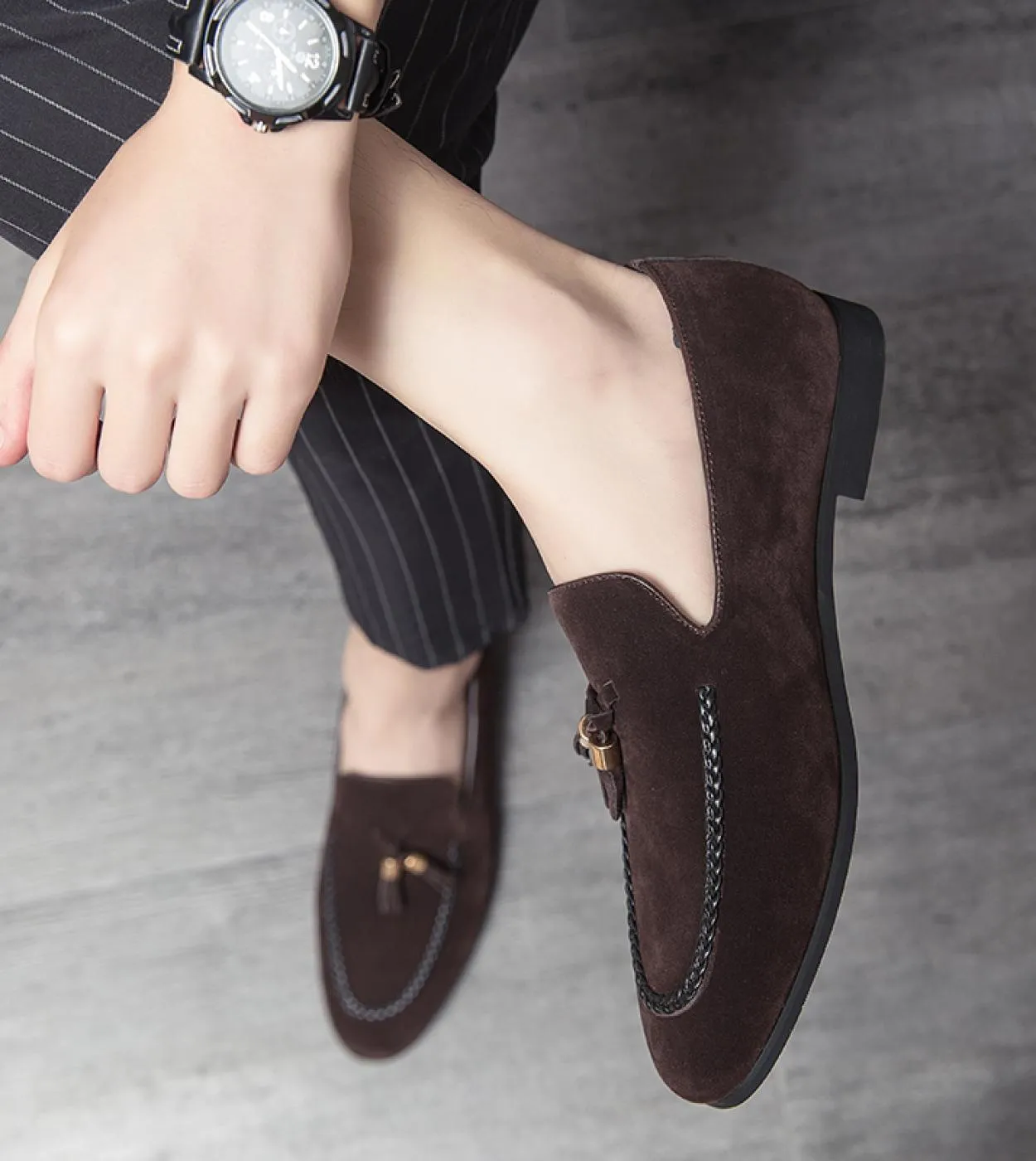 Designer 2022new Scarpe casual in pelle da uomo per uomo Mocassini con nappe Comodi mocassini marroni neri Scarpe da uomo in pel