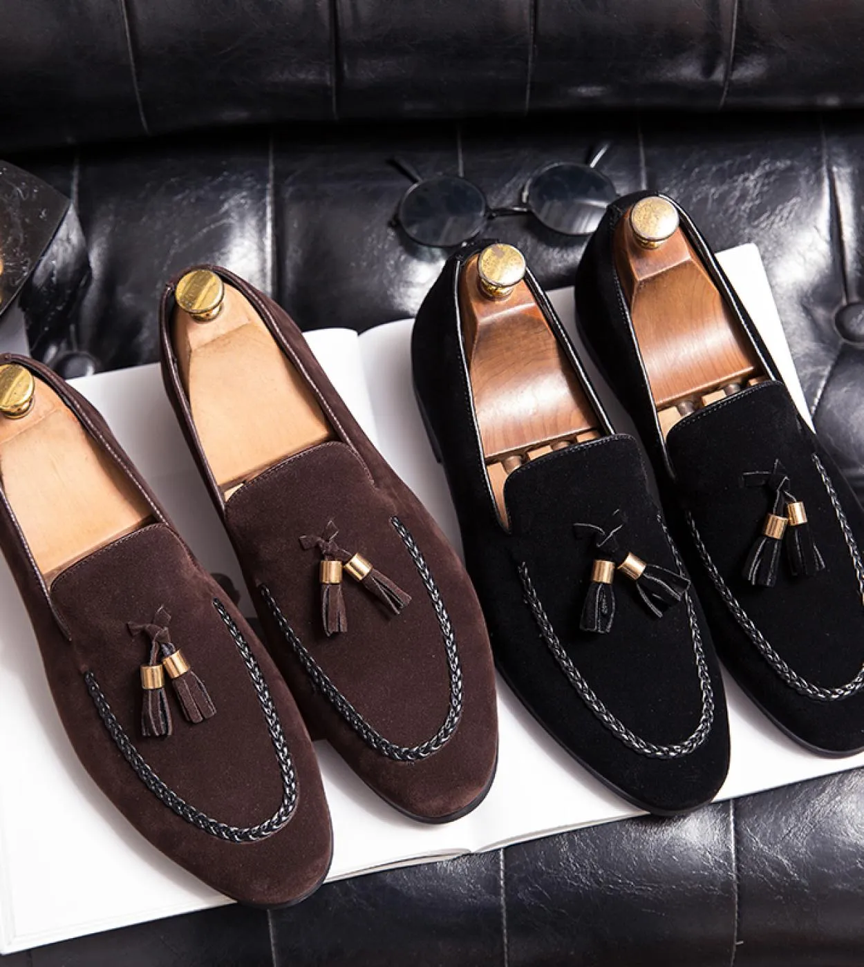 Designer 2022new Scarpe casual in pelle da uomo per uomo Mocassini con nappe Comodi mocassini marroni neri Scarpe da uomo in pel