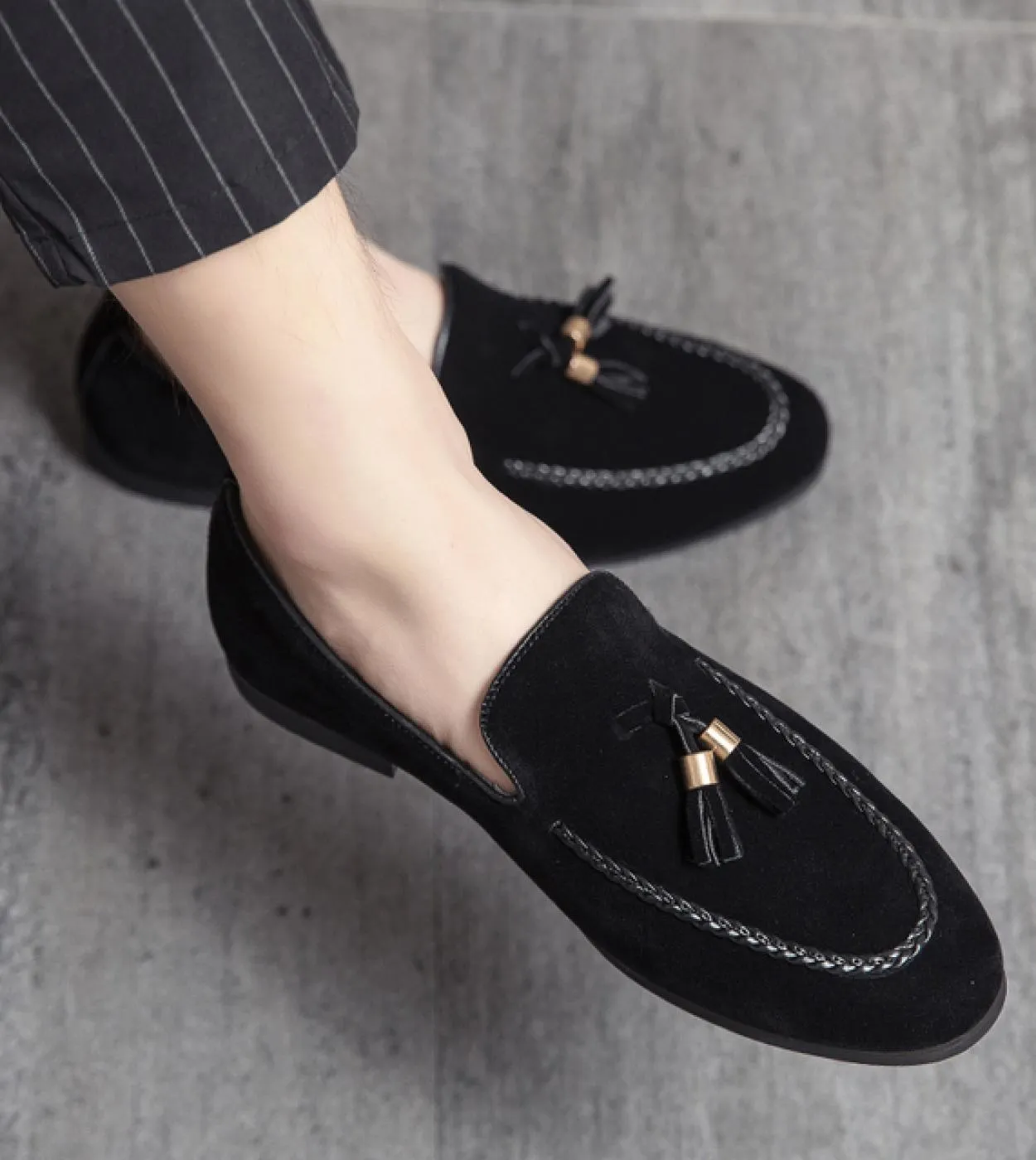 Designer 2022new Scarpe casual in pelle da uomo per uomo Mocassini con nappe Comodi mocassini marroni neri Scarpe da uomo in pel