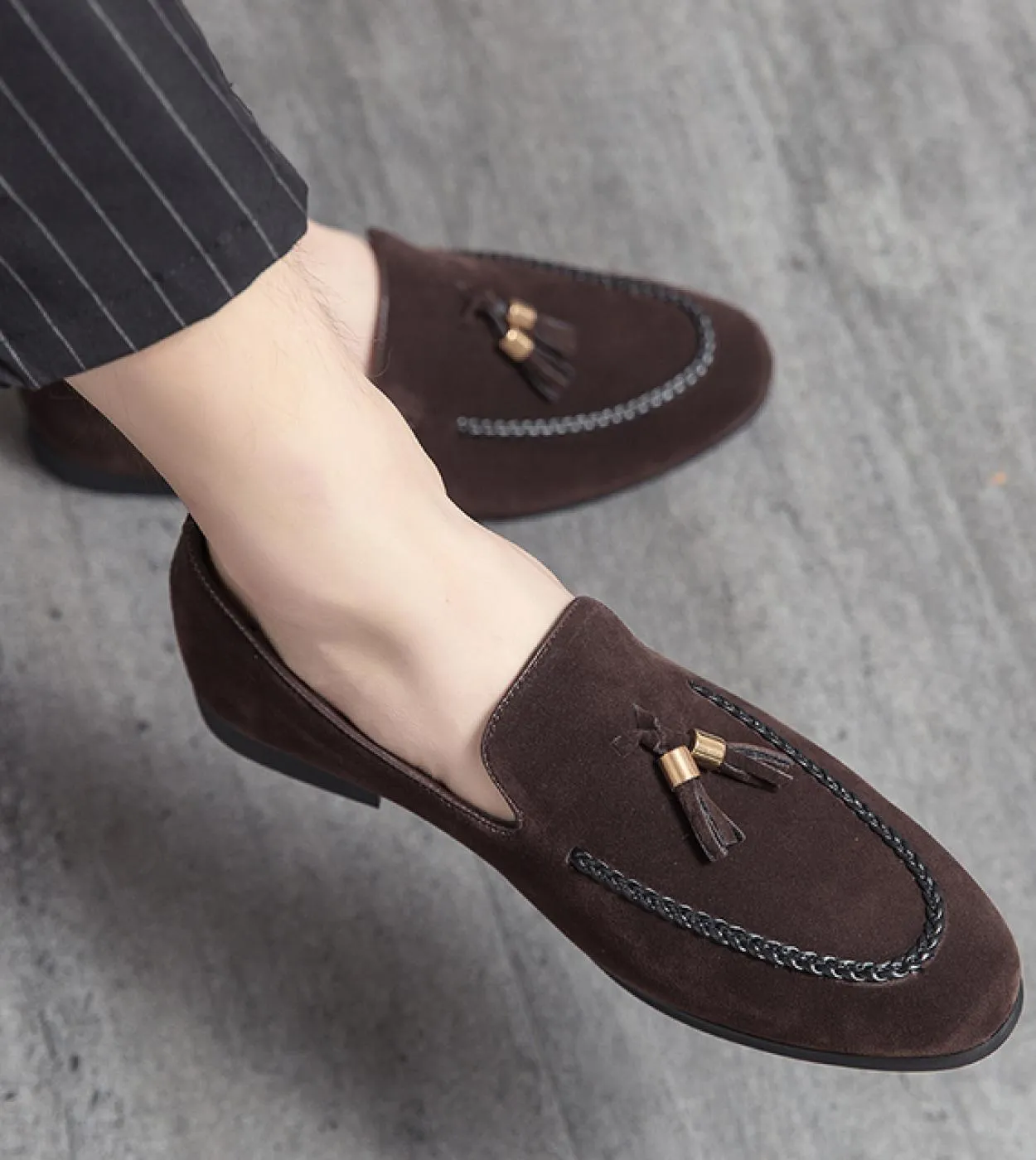 Designer 2022new Scarpe casual in pelle da uomo per uomo Mocassini con nappe Comodi mocassini marroni neri Scarpe da uomo in pel