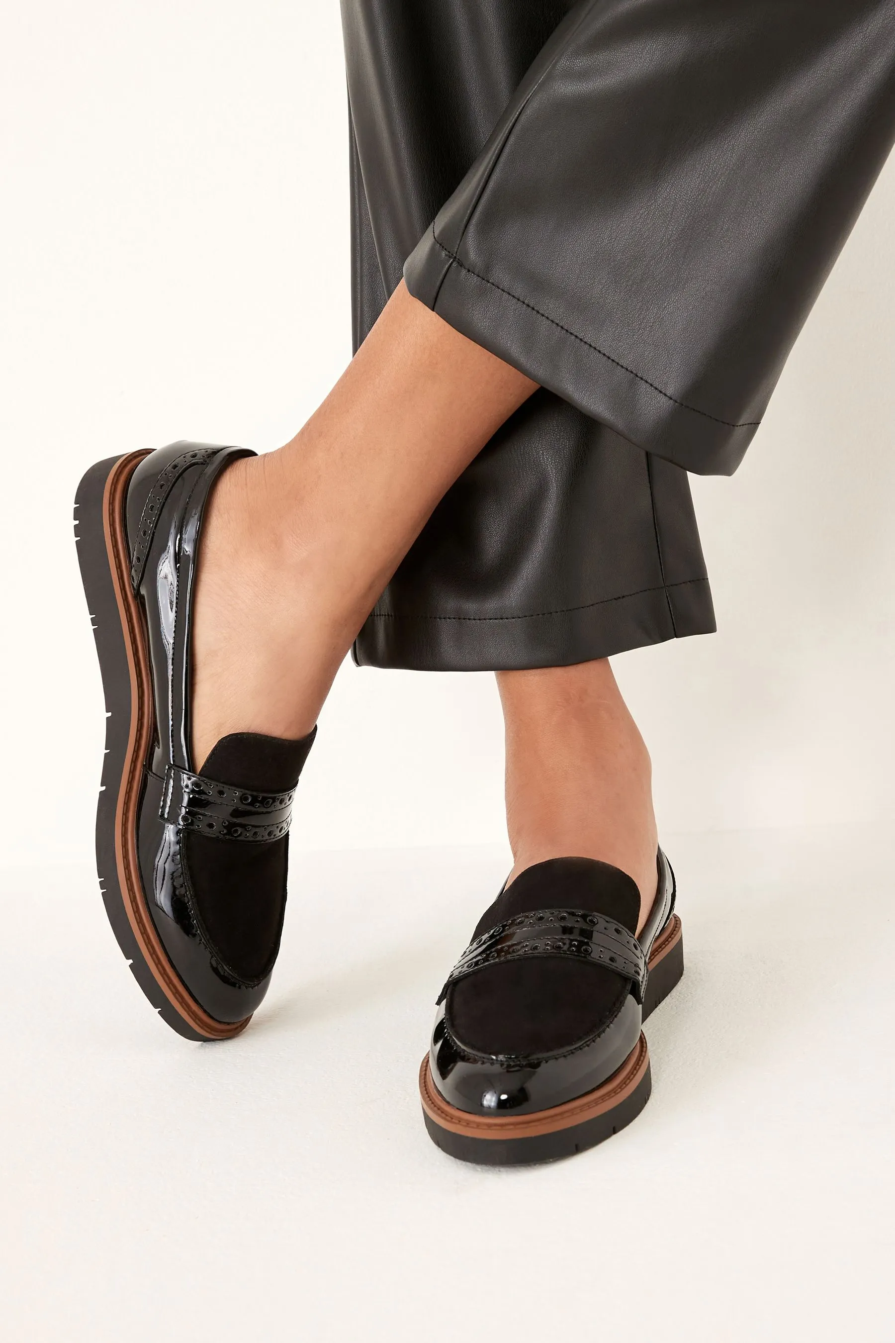 Forever Comfort® - Mocassini con dettaglio brogue e suola spessa