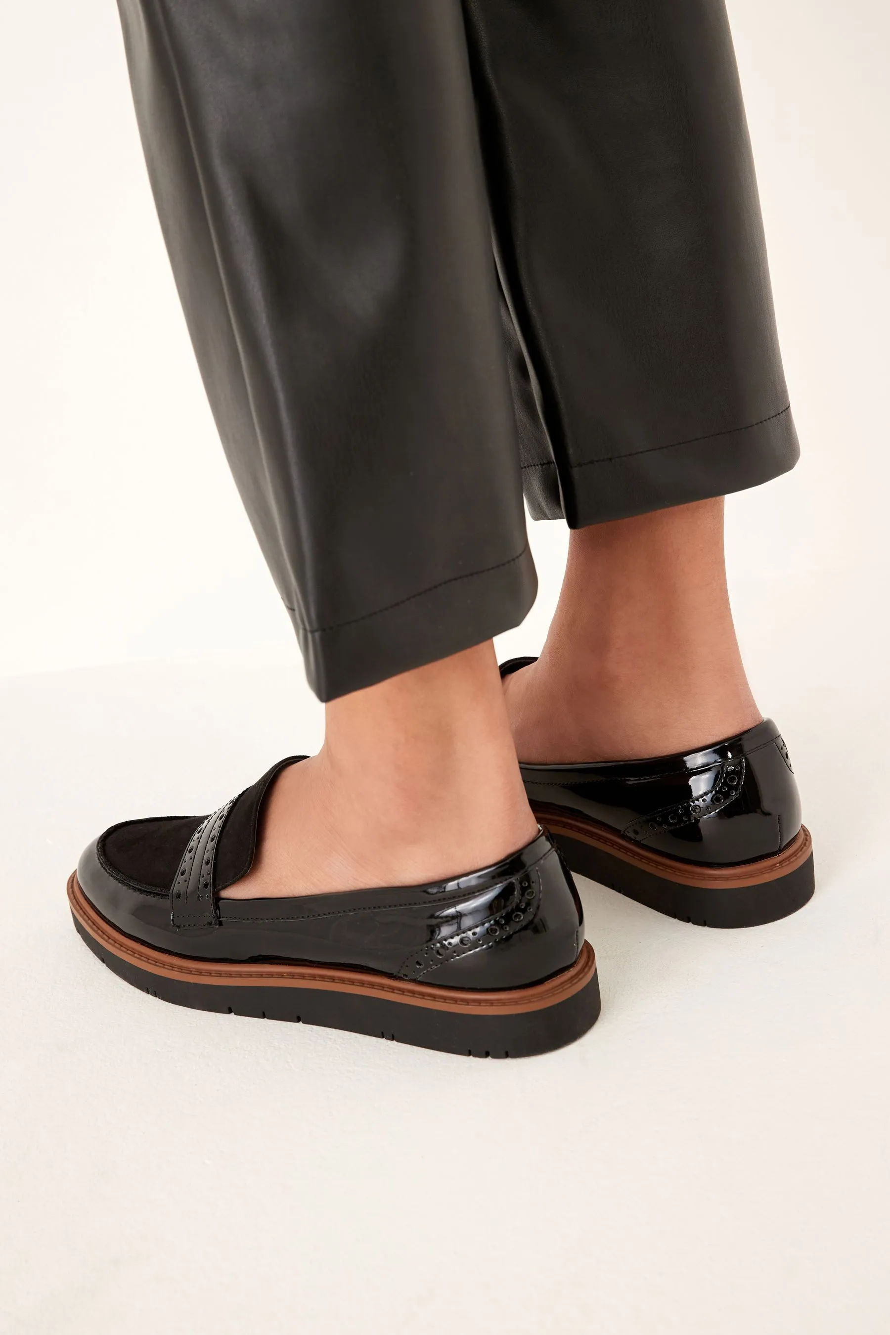 Forever Comfort® - Mocassini con dettaglio brogue e suola spessa