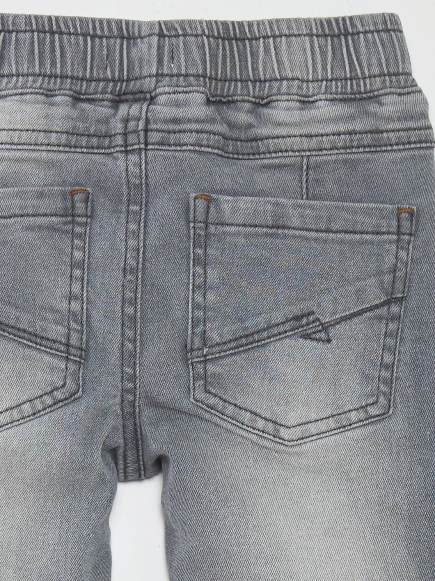 Jeans con vita elasticizzata e cordoncini - GRIGIO