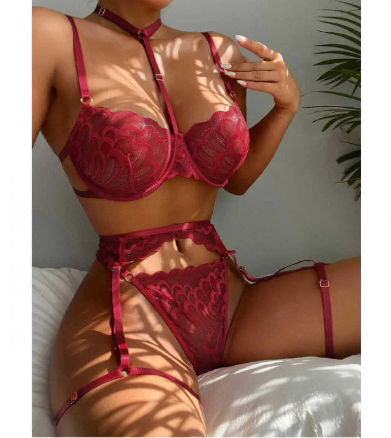 Lingerie Reggiseno di pizzo Set intimo trasparente Set di lingerie calda Reggiseno push-up con slip Set di slip rossi Set di mut