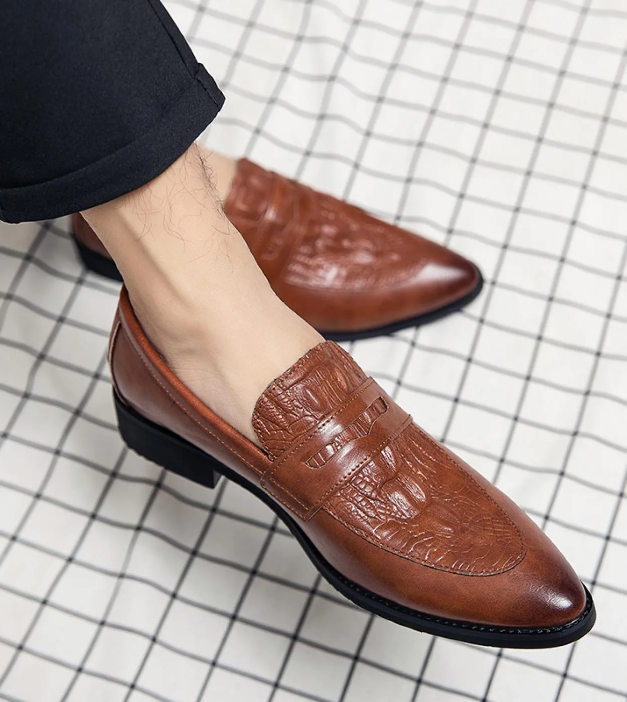 Mocassini da uomo in coccodrillo Scarpe da guida Moda Calzature da barca Mocassini in pelle di marca Scarpe da uomo Comode unità