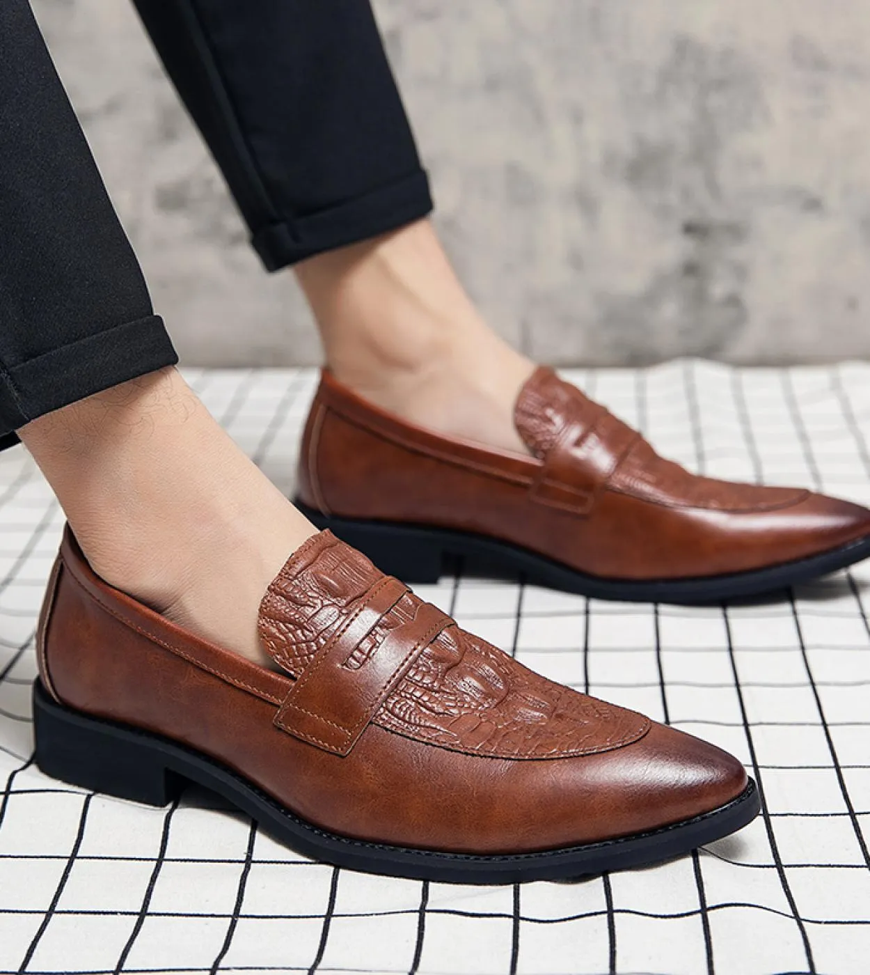 Mocassini da uomo in coccodrillo Scarpe da guida Moda Calzature da barca Mocassini in pelle di marca Scarpe da uomo Comode unità