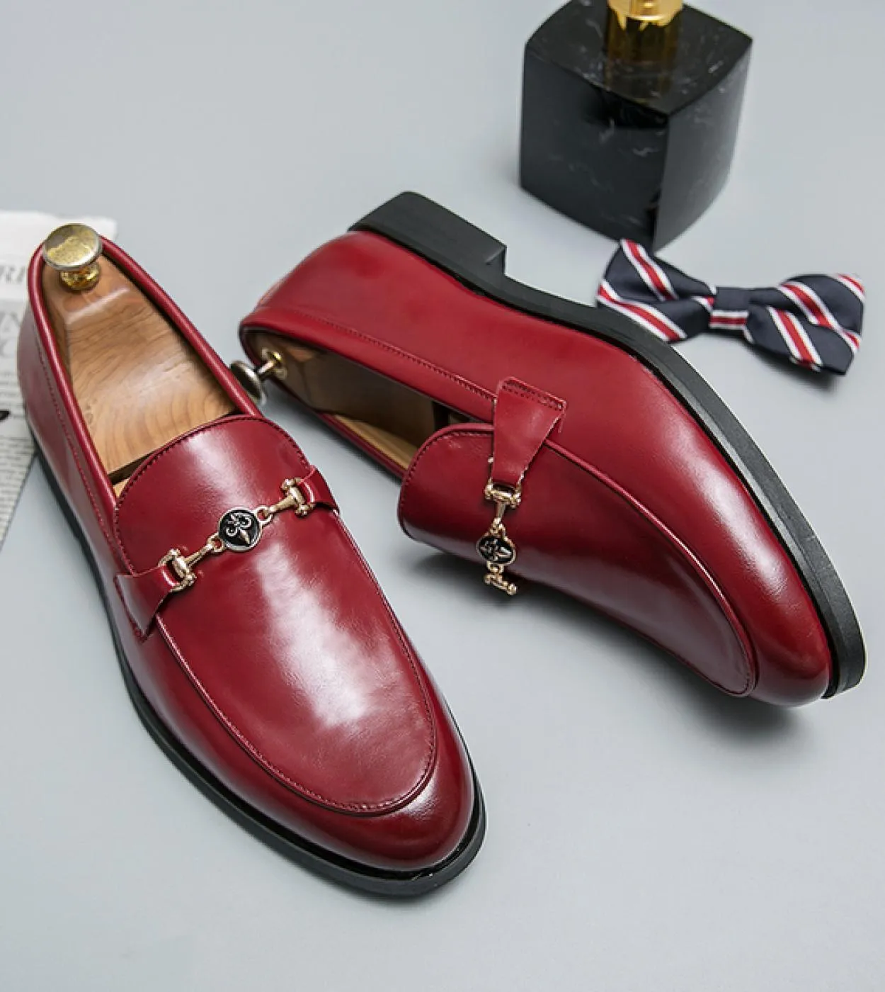 Mocassini rossi per uomo Punta tonda Slipon Moda uomo da sposa fatto a mano Scarpe eleganti Spedizione gratuita Zapatos Hombre V