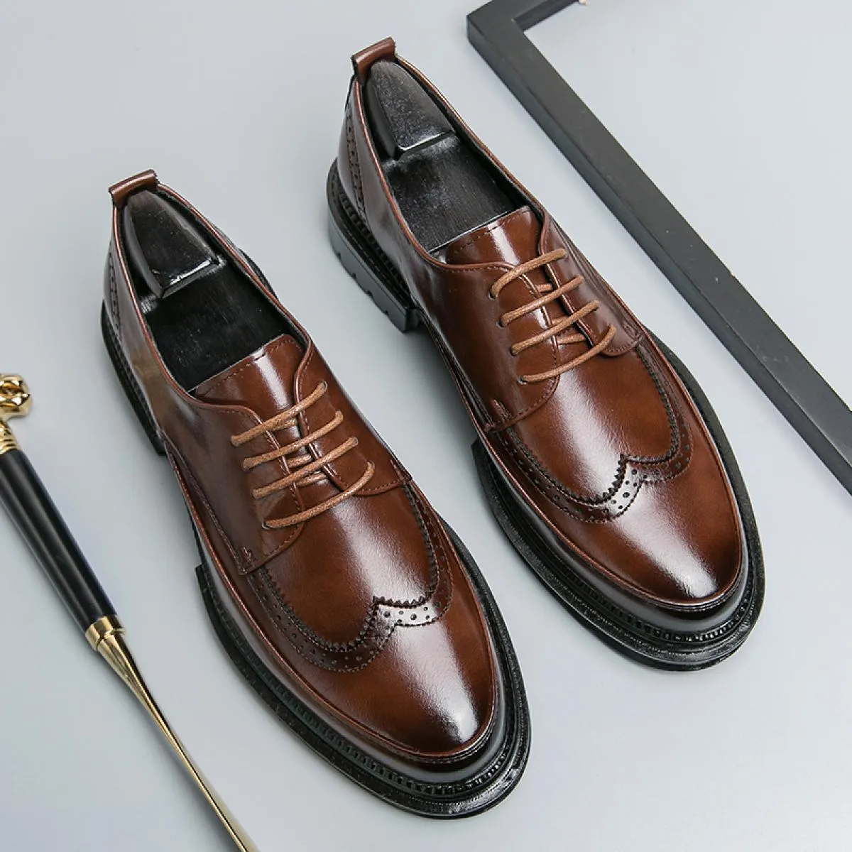 Nuove scarpe formali da uomo nero Scarpe derby da lavoro marroni Scarpe eleganti da uomo con punta tonda Taglia 38 45