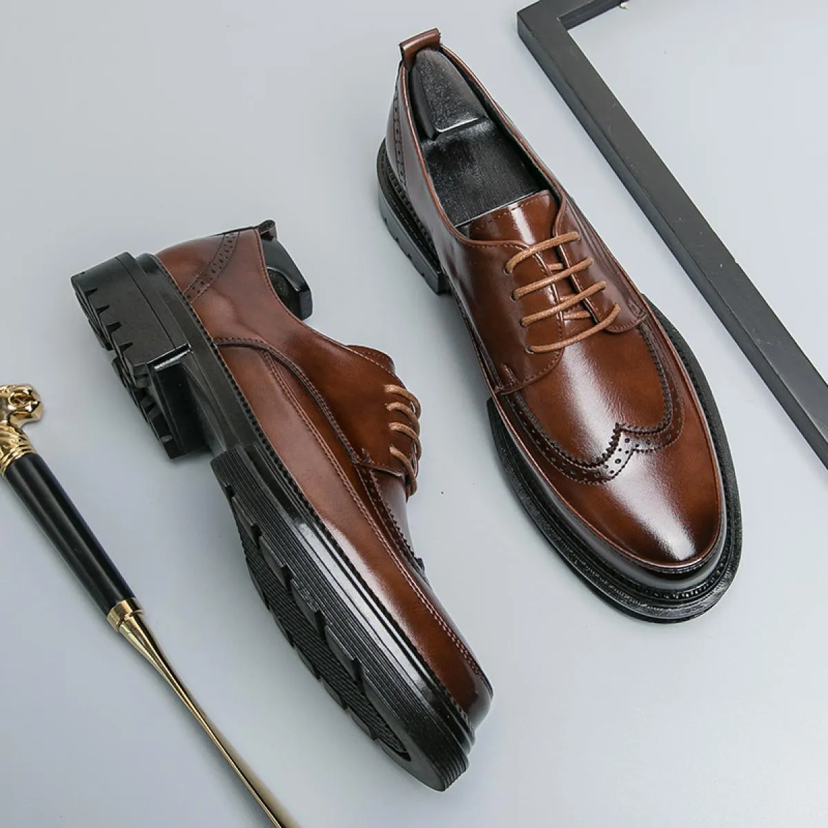 Nuove scarpe formali da uomo nero Scarpe derby da lavoro marroni Scarpe eleganti da uomo con punta tonda Taglia 38 45