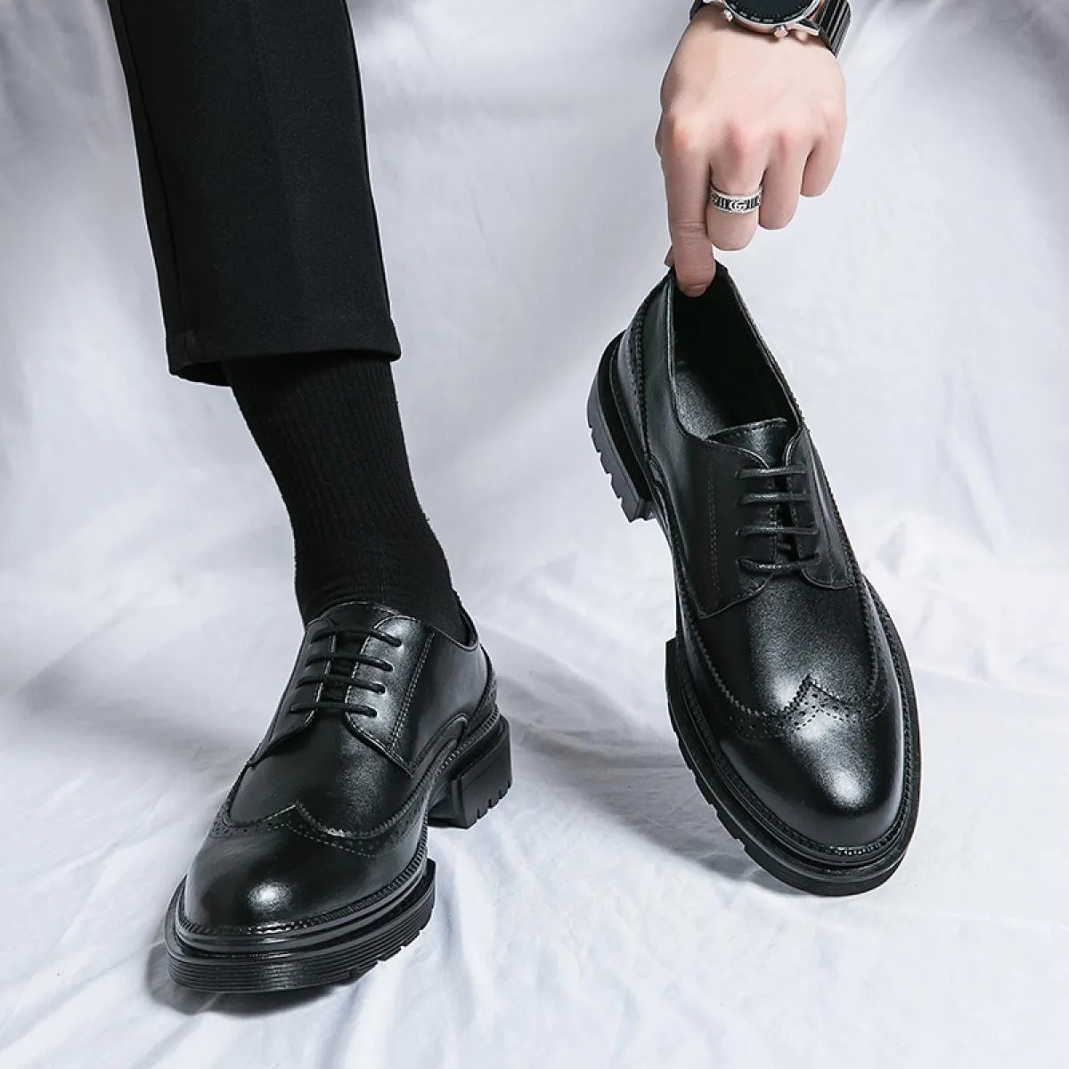 Nuove scarpe formali da uomo nero Scarpe derby da lavoro marroni Scarpe eleganti da uomo con punta tonda Taglia 38 45