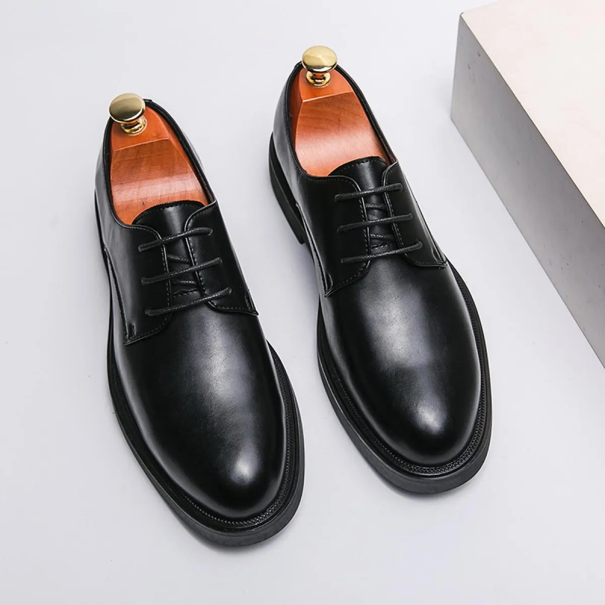 Nuove scarpe formali da uomo nero Scarpe derby da lavoro marroni Scarpe eleganti da uomo con punta tonda Taglia 38 46