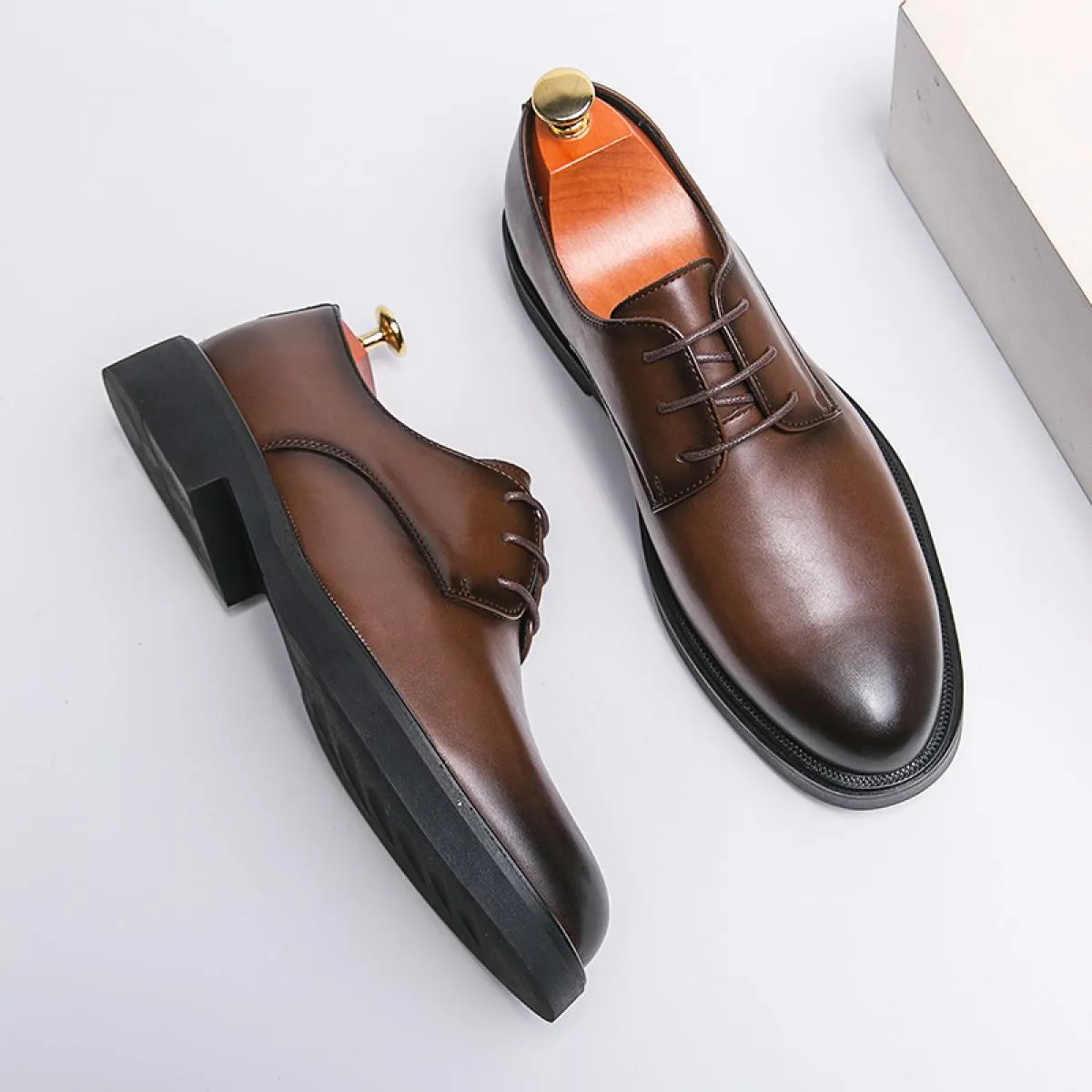 Nuove scarpe formali da uomo nero Scarpe derby da lavoro marroni Scarpe eleganti da uomo con punta tonda Taglia 38 46