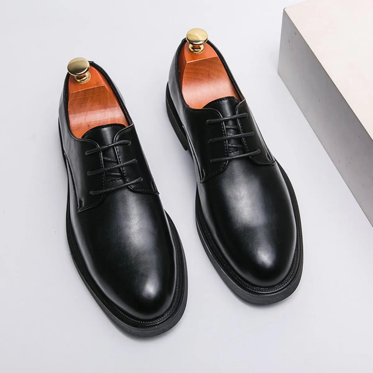 Nuove scarpe formali da uomo nero Scarpe derby da lavoro marroni Scarpe eleganti da uomo con punta tonda Taglia 38 46