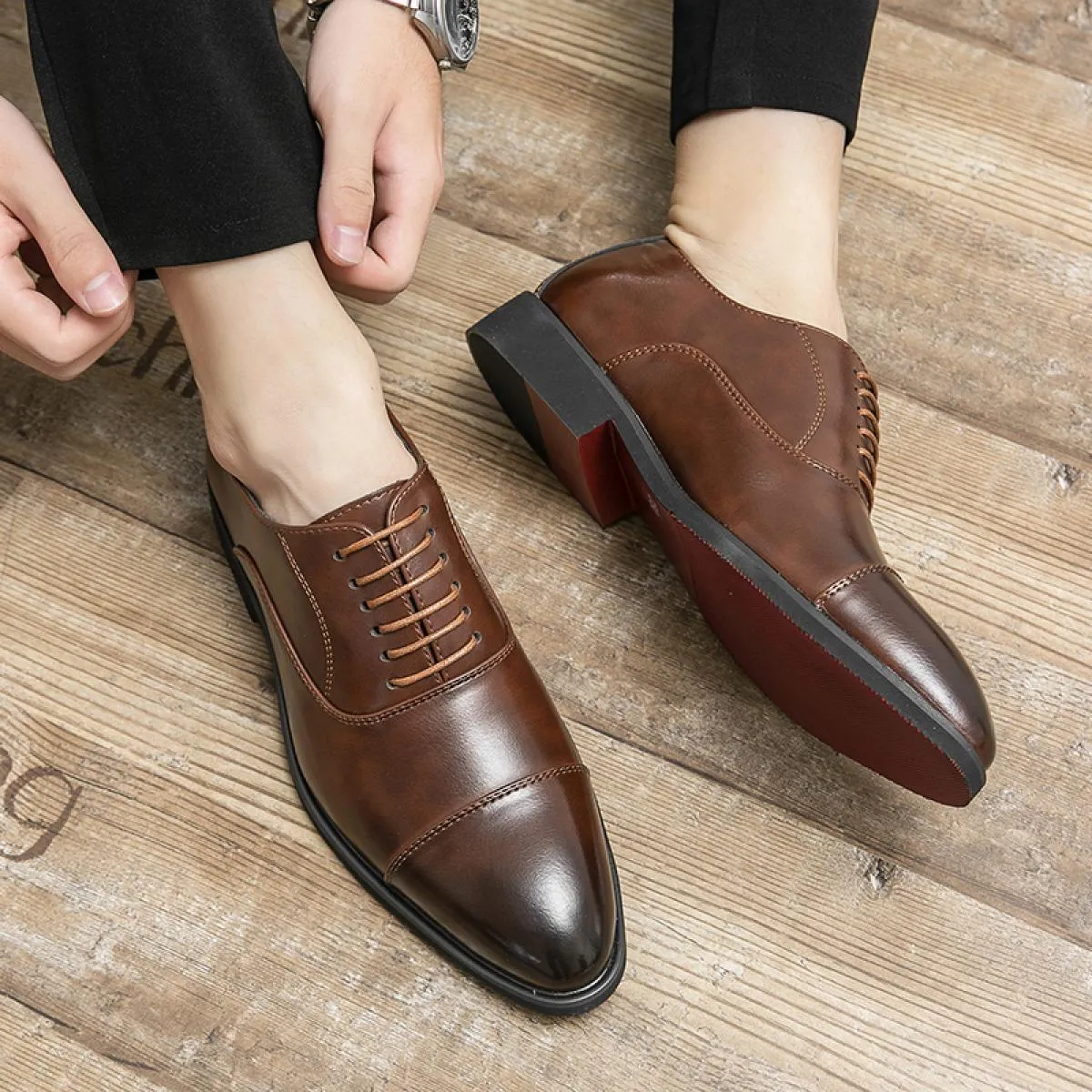 Nuove scarpe Oxford nere da uomo Suola rossa Punta tonda Stringate Scarpe formali da uomo marroni Scarpe da uomo fatte a mano da