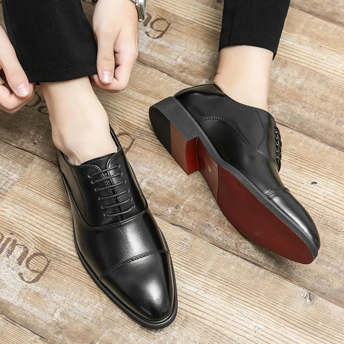 Nuove scarpe Oxford nere da uomo Suola rossa Punta tonda Stringate Scarpe formali da uomo marroni Scarpe da uomo fatte a mano da