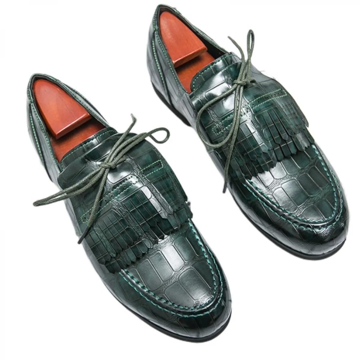 Nuovi mocassini da uomo verdi mocassini con suola rossa nappe punta tonda slip on marrone scarpe da uomo formali modello in piet