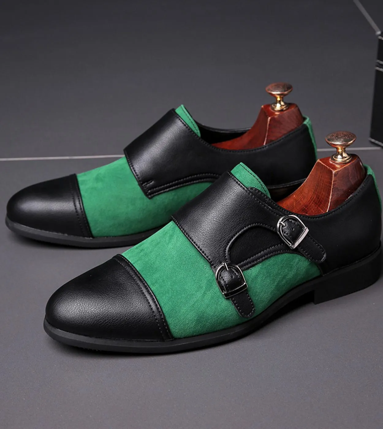 Primavera New Fashion Scarpe da uomo Fatte a mano Retro Double Monk Fibbia Mocassini Scarpe casual Uomo Mocassini per uomo in pe
