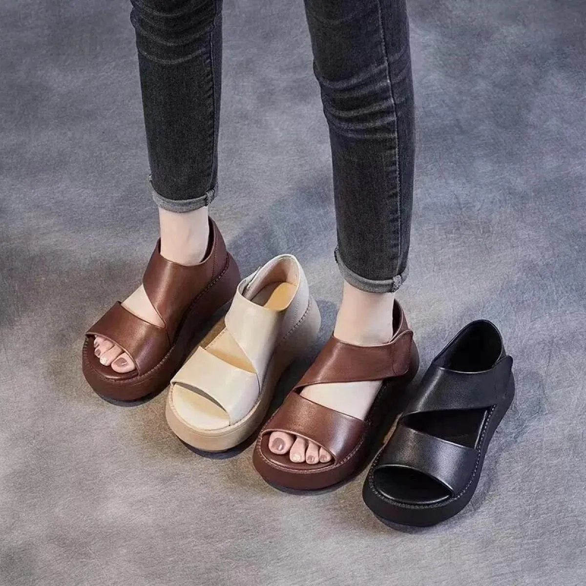 Sandali da donna suola spessa tacco inclinato estate 2024 moda nuove donne sandali suola morbida tacco medio sandali romani casu