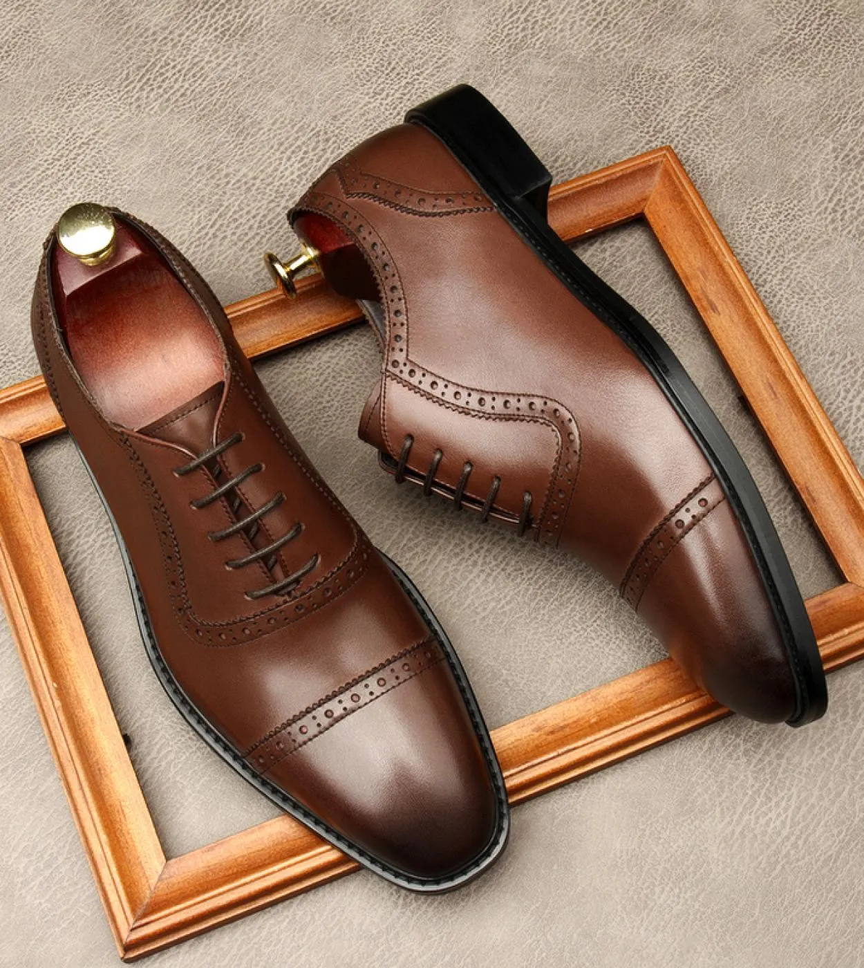 Scarpe brogue da uomo italiane di lusso in vera pelle Designer 2023 New Style Classic Oxfords Scarpe da lavoro da lavoro da spos