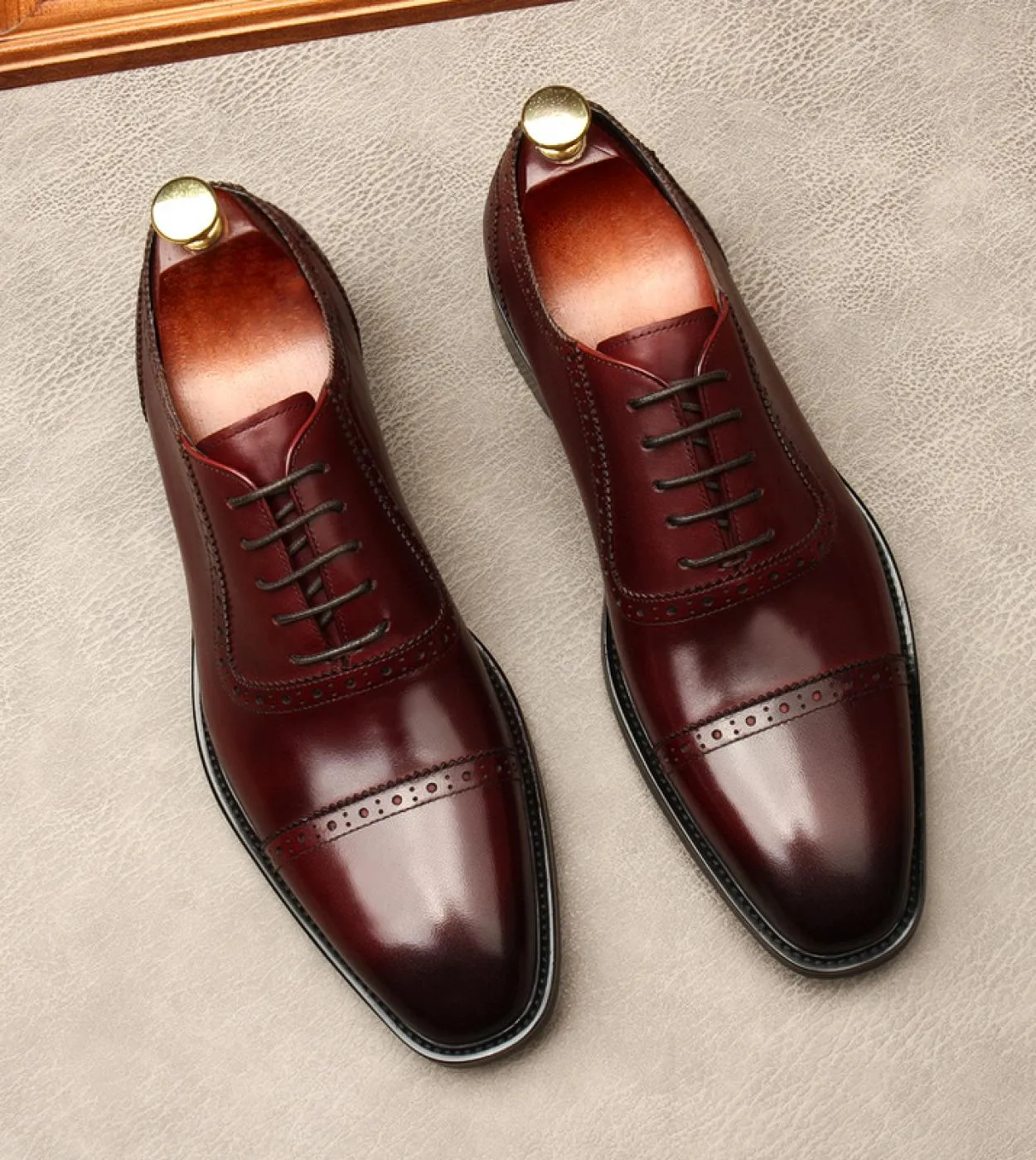 Scarpe brogue da uomo italiane di lusso in vera pelle Designer 2023 New Style Classic Oxfords Scarpe da lavoro da lavoro da spos