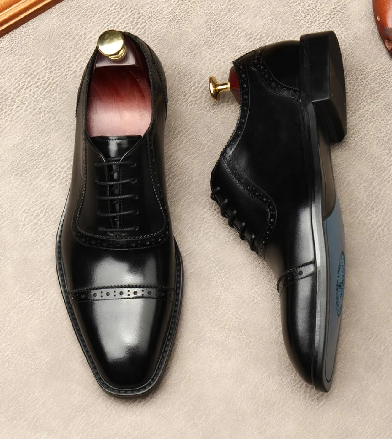 Scarpe brogue da uomo italiane di lusso in vera pelle Designer 2023 New Style Classic Oxfords Scarpe da lavoro da lavoro da spos