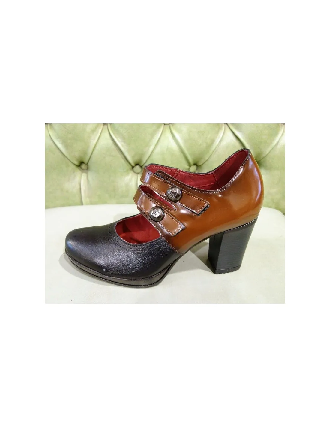 Scarpe con tacco e cinturini
