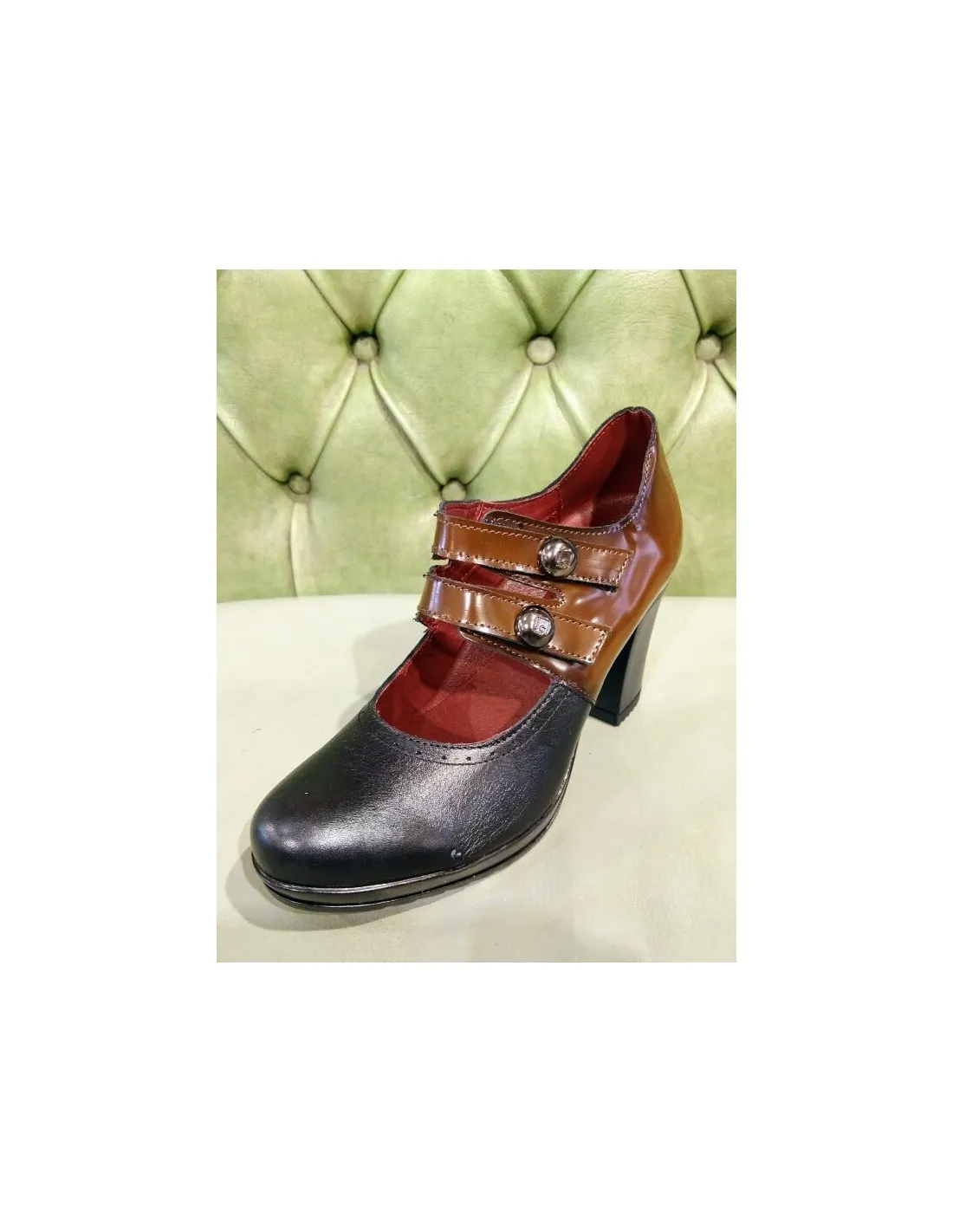 Scarpe con tacco e cinturini