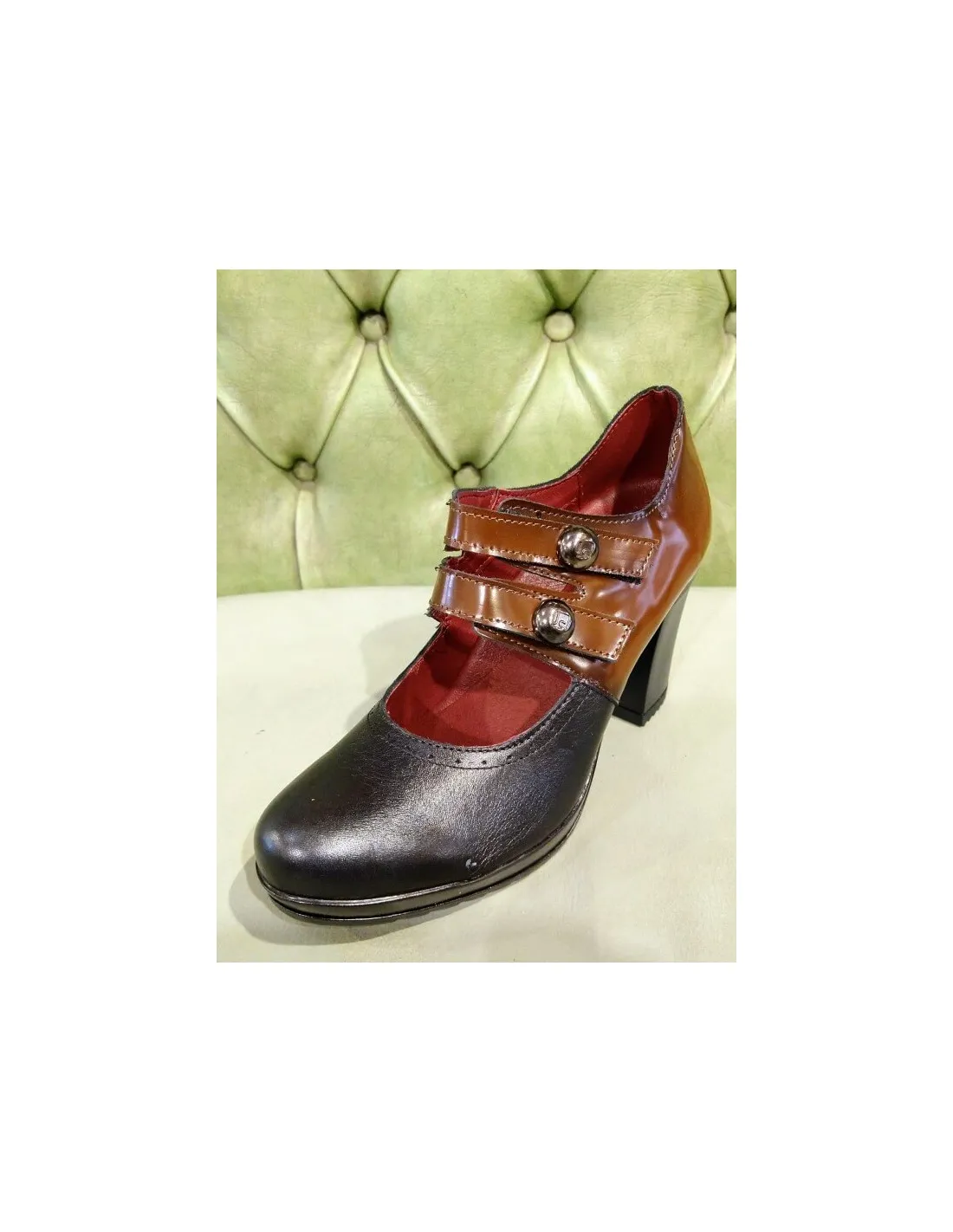 Scarpe con tacco e cinturini