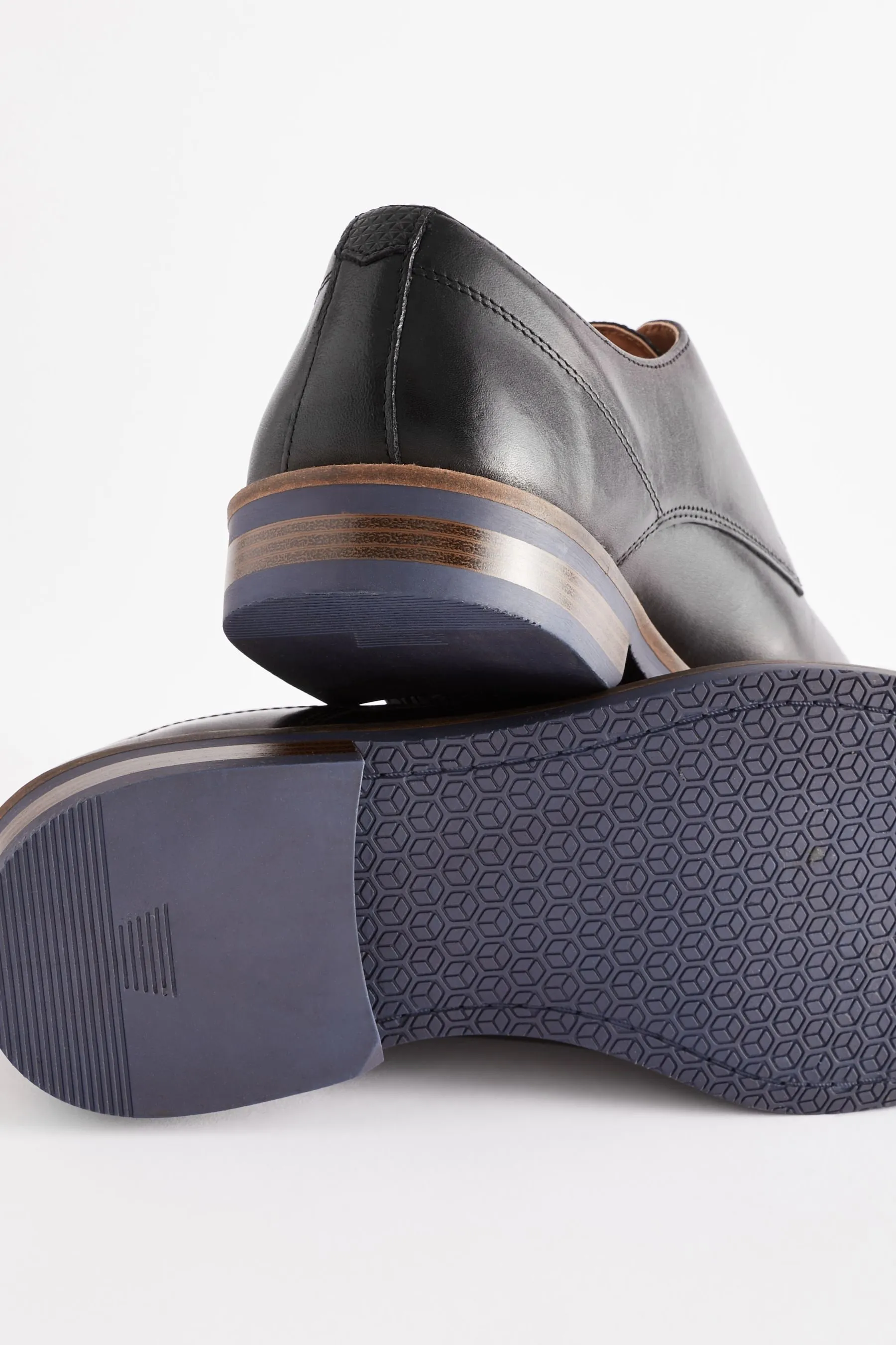 Scarpe Derby in pelle con suola blu navy a contrasto    
