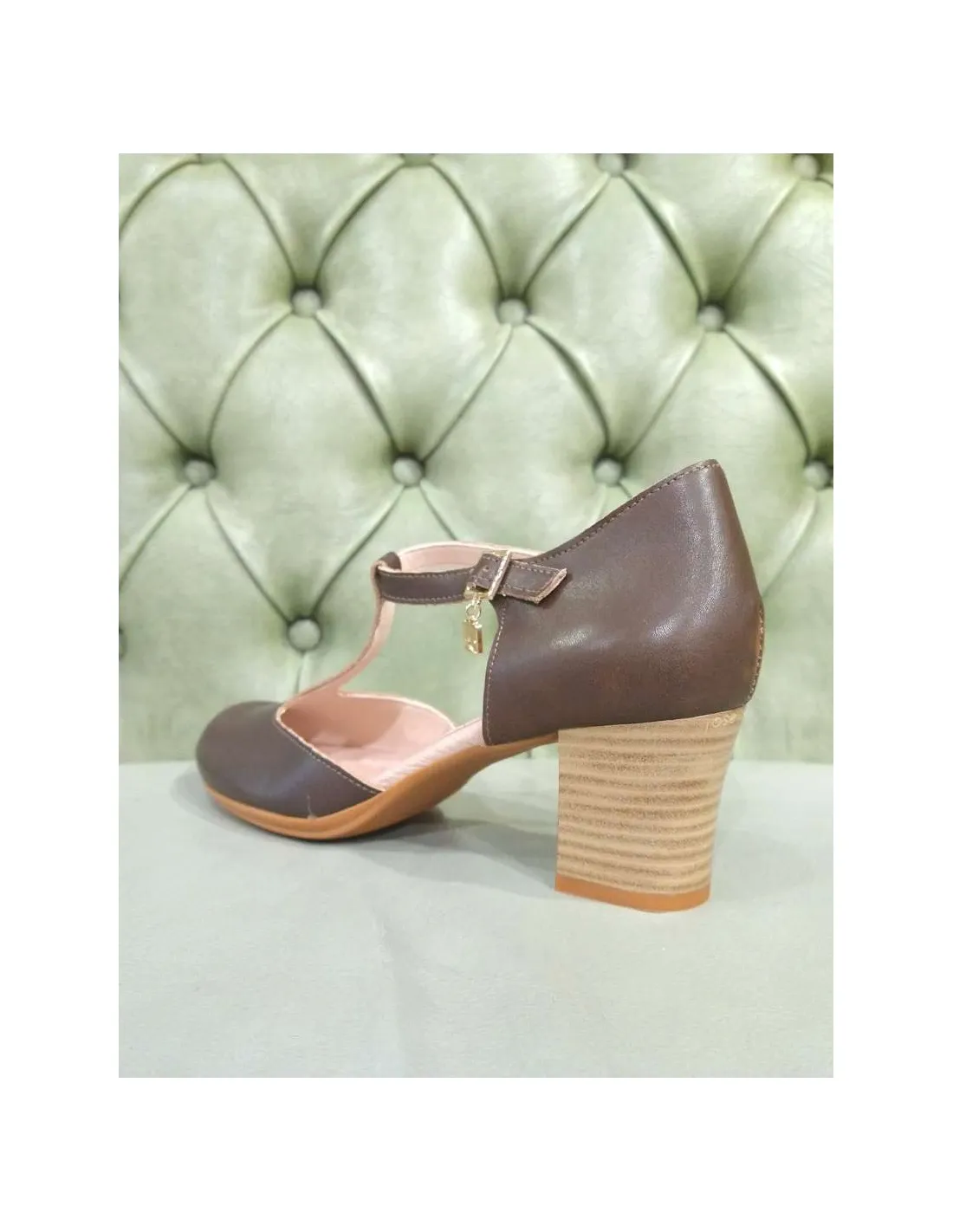 Scarpe modello charleston con tacco medio