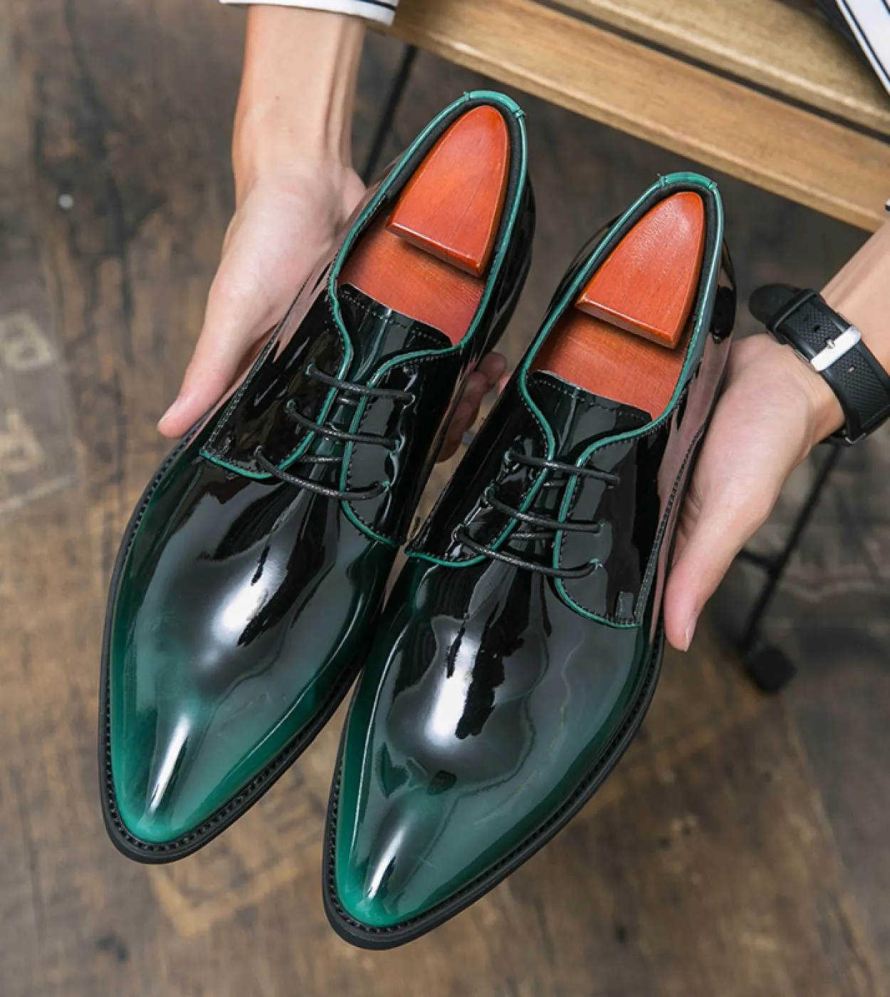 Scarpe Oxford da uomo con faccia a specchio Scarpe formali firmate di lusso Scarpe a punta in pelle verniciata Abito da lavoro c