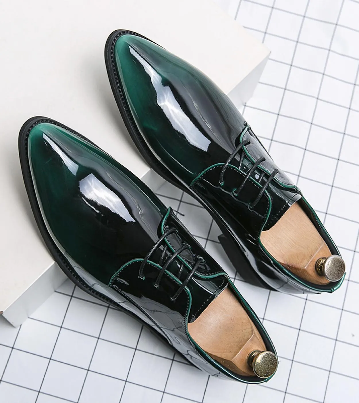 Scarpe Oxford da uomo con faccia a specchio Scarpe formali firmate di lusso Scarpe a punta in pelle verniciata Abito da lavoro c