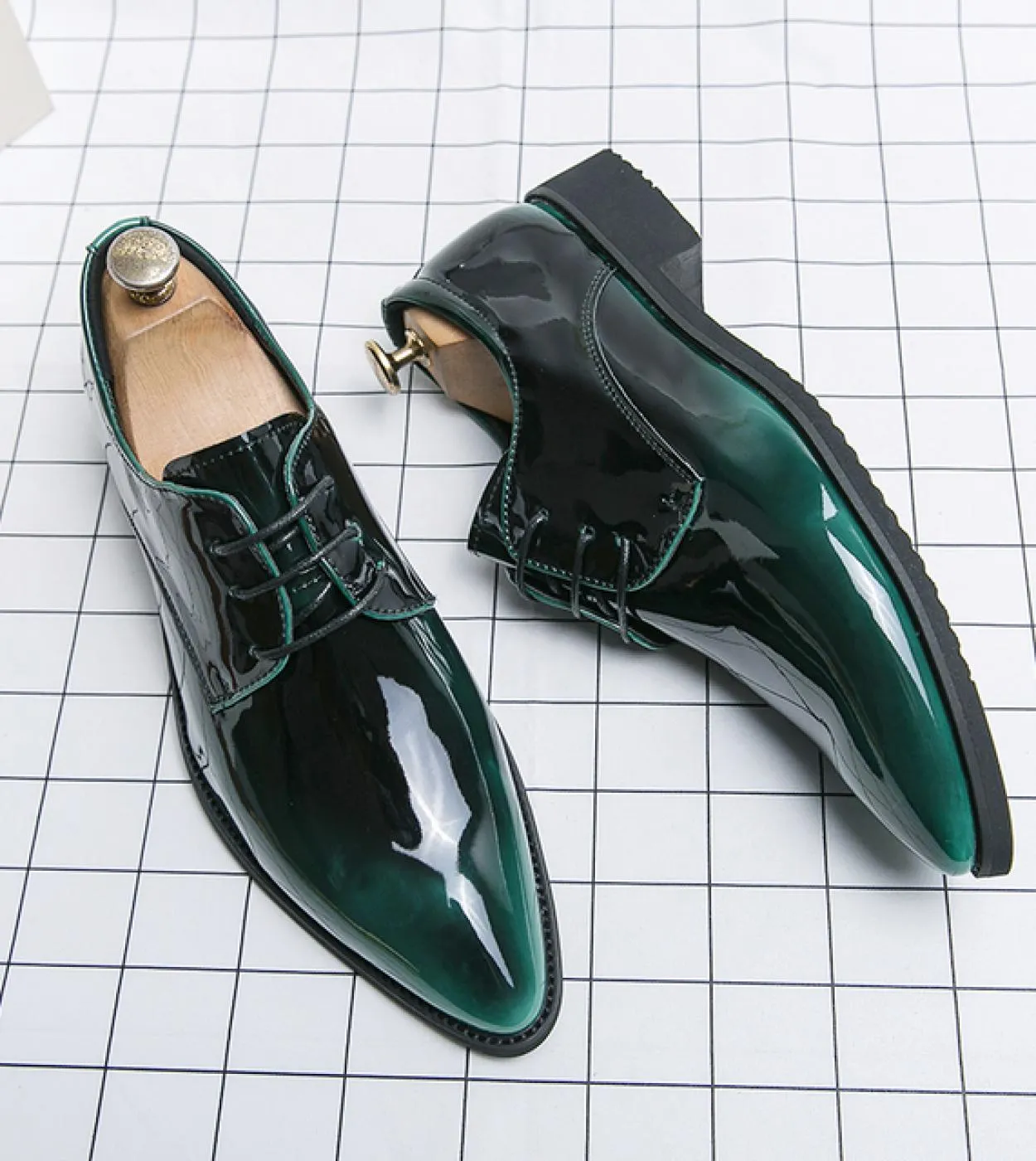 Scarpe Oxford da uomo con faccia a specchio Scarpe formali firmate di lusso Scarpe a punta in pelle verniciata Abito da lavoro c