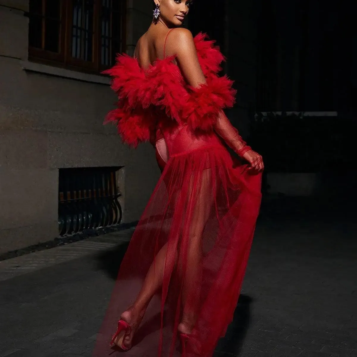 See Thru Abiti da ballo rossi con guanti a maniche Mini lunghezza in tulle arricciato Night Club Party Dress Spaghetti Chic Cock