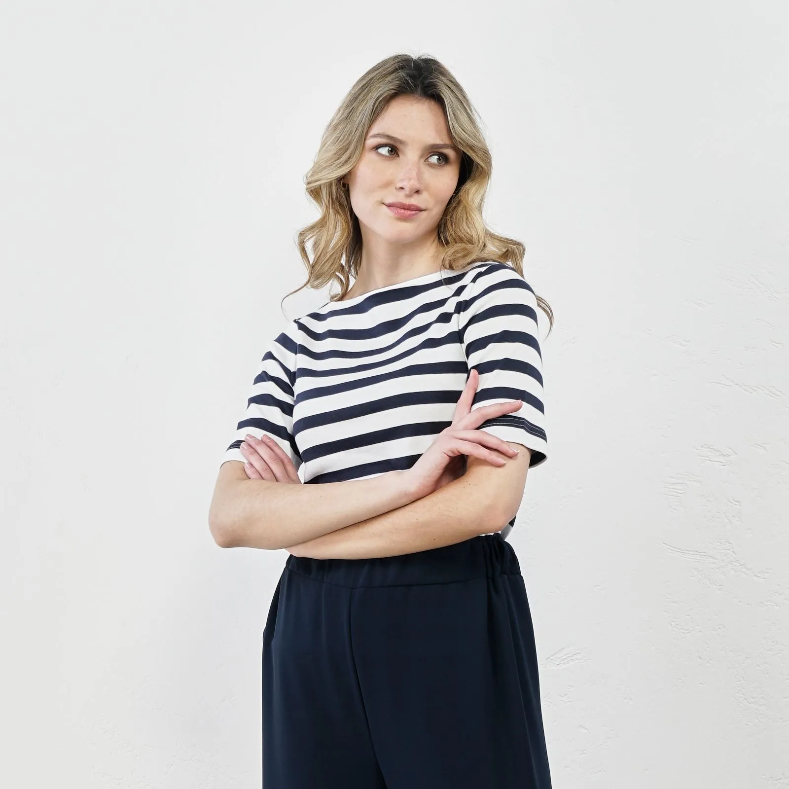 T-shirt blu e bianca manica corta stampa righe