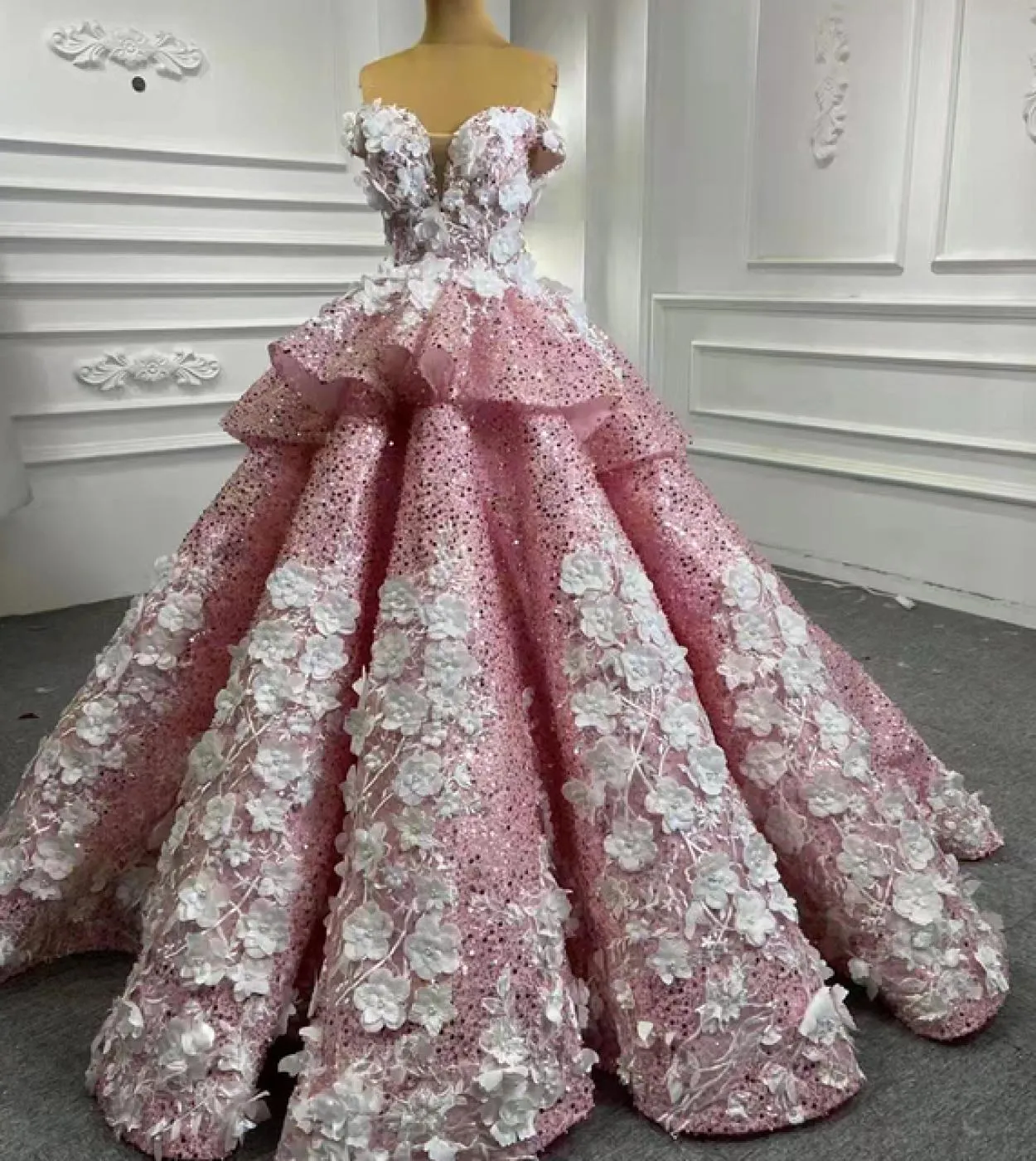 Ultimi abiti da sposa rossi con spalle scoperte Design fatti a mano Fiori Perle Abiti da sposa Real Photo Hm66878 Custom Made We